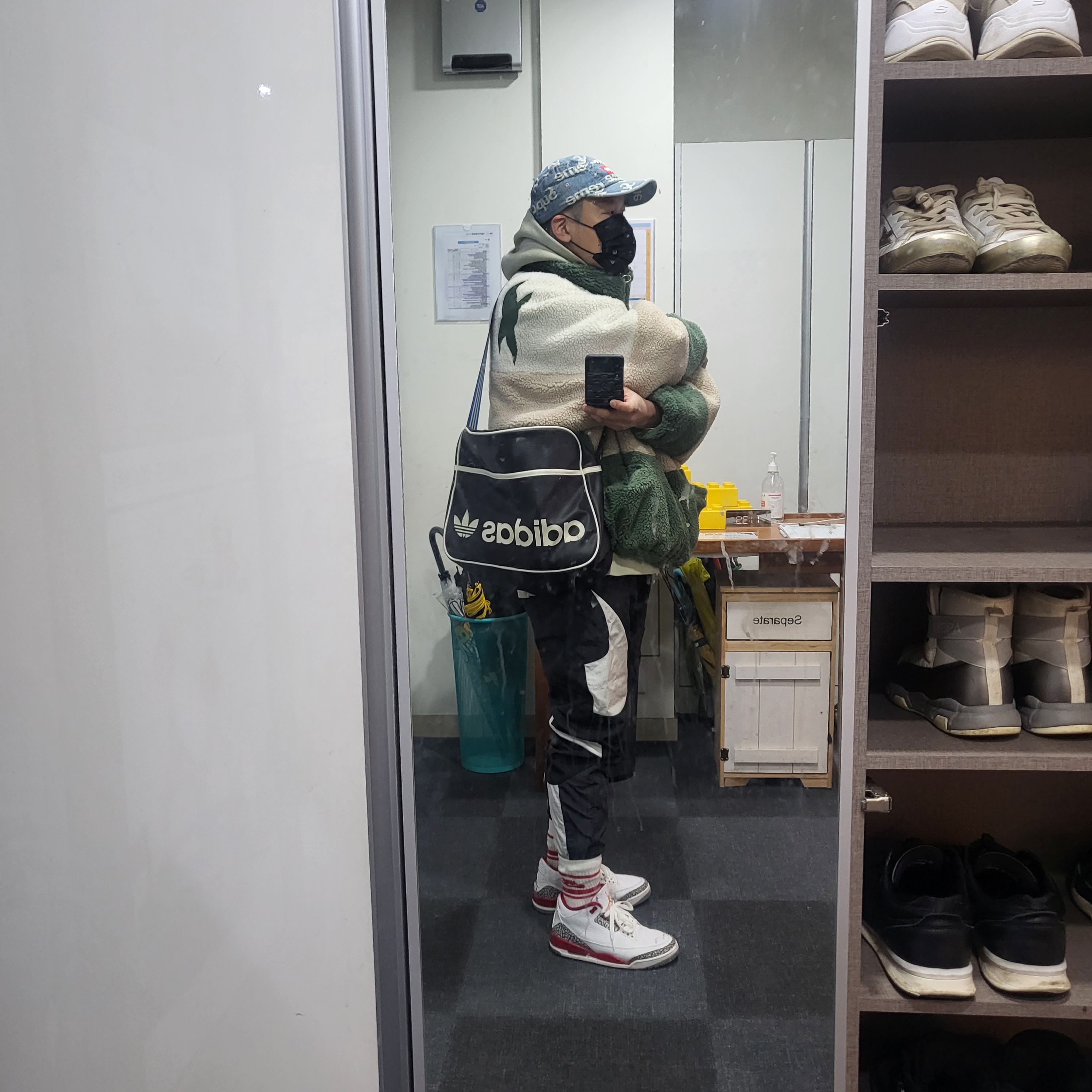 Jordan 3 Retro Cardinal Red, Supreme Frayed Logos Denim Camp Cap Blue - 21SS 착용 스타일