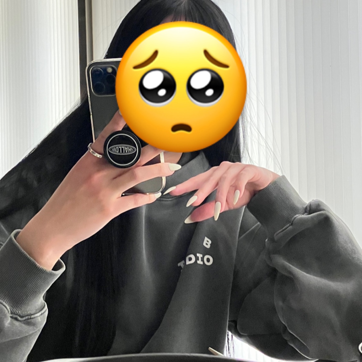 IAB Studio Pigment Hoodie & Sack Black 착용 스타일