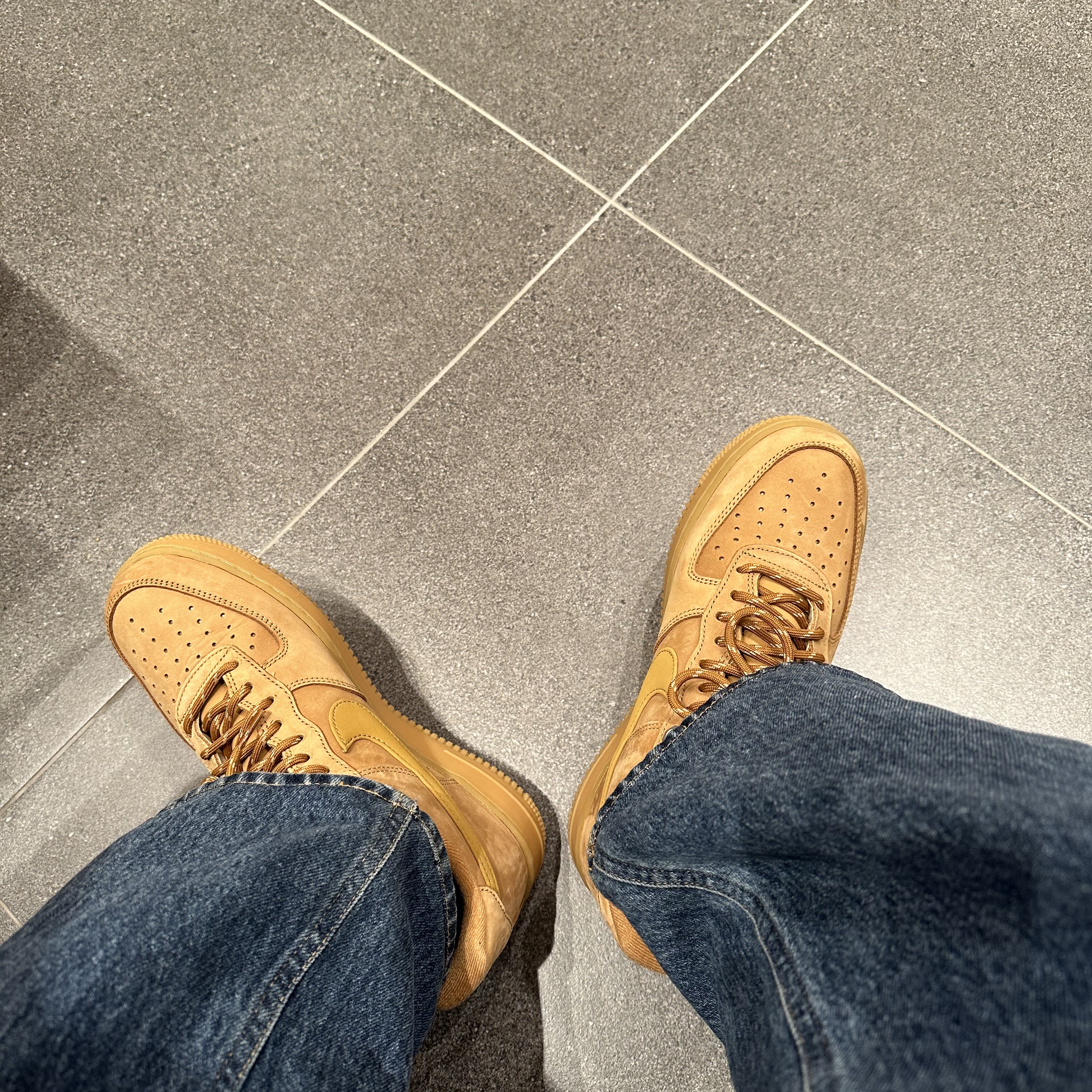 Nike Air Force 1 '07 WB Flax 착용 스타일