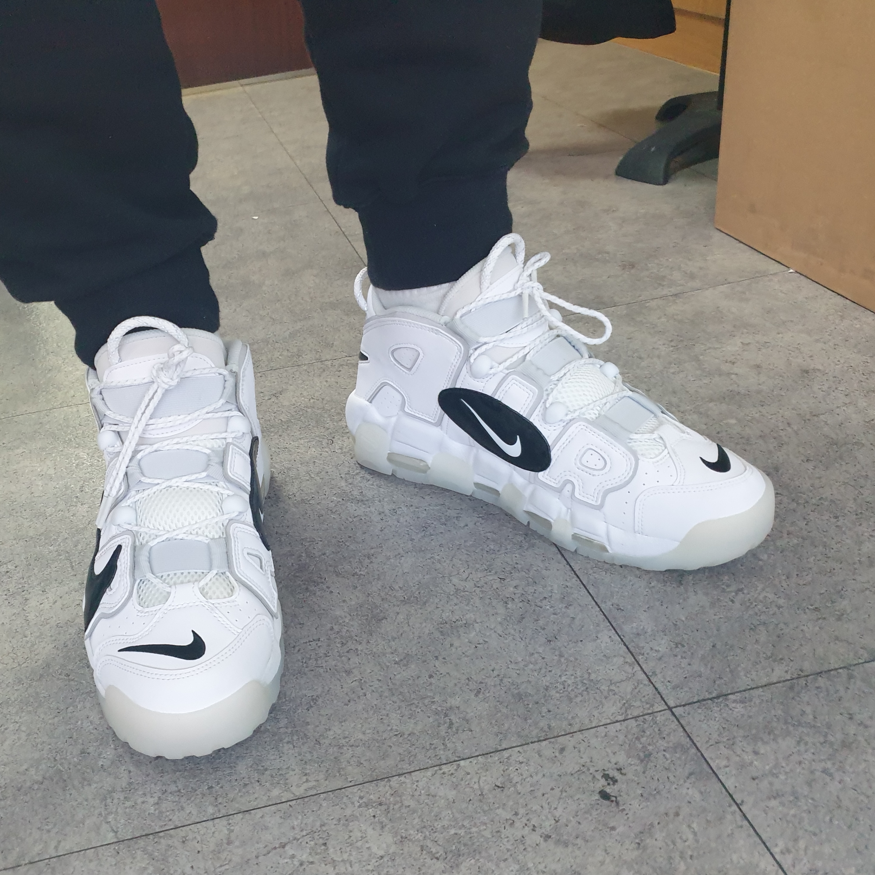Nike Air More Uptempo 96 Copy and Paste White 착용 스타일 - 2