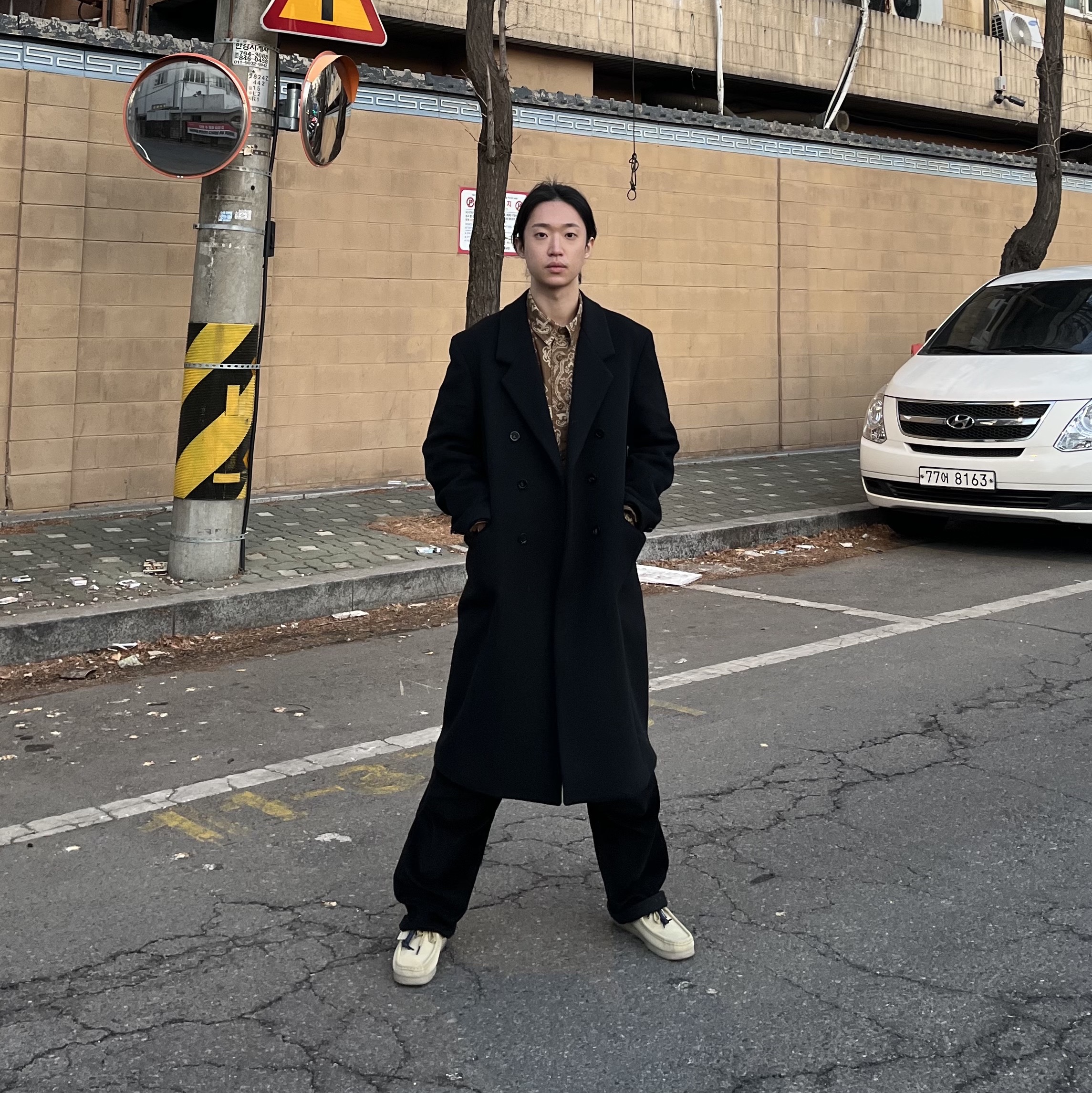 Clarks Wallabee Maple Suede 착용 스타일 - 2