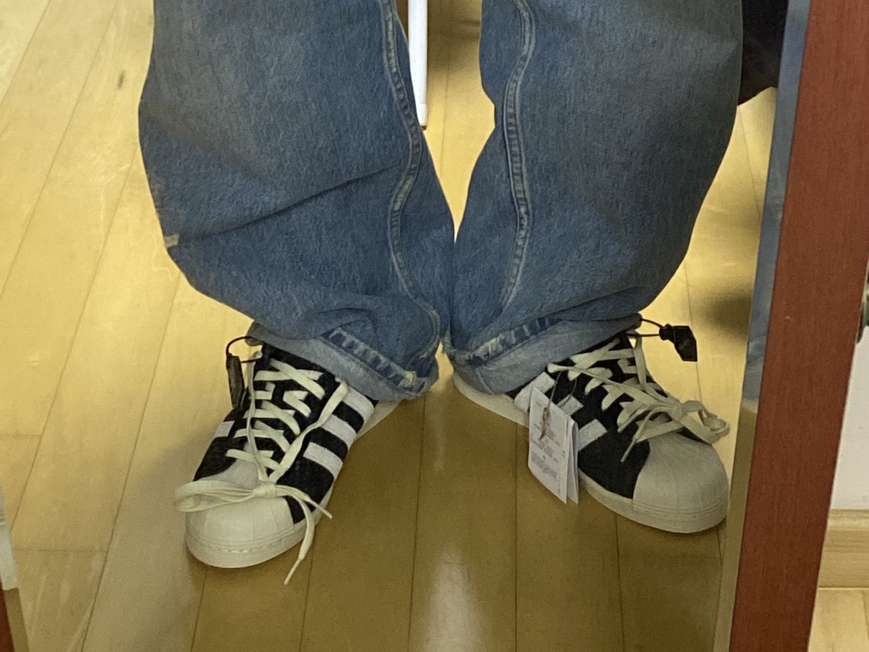 Adidas Superstar 82 Black White 착용 스타일 - 3
