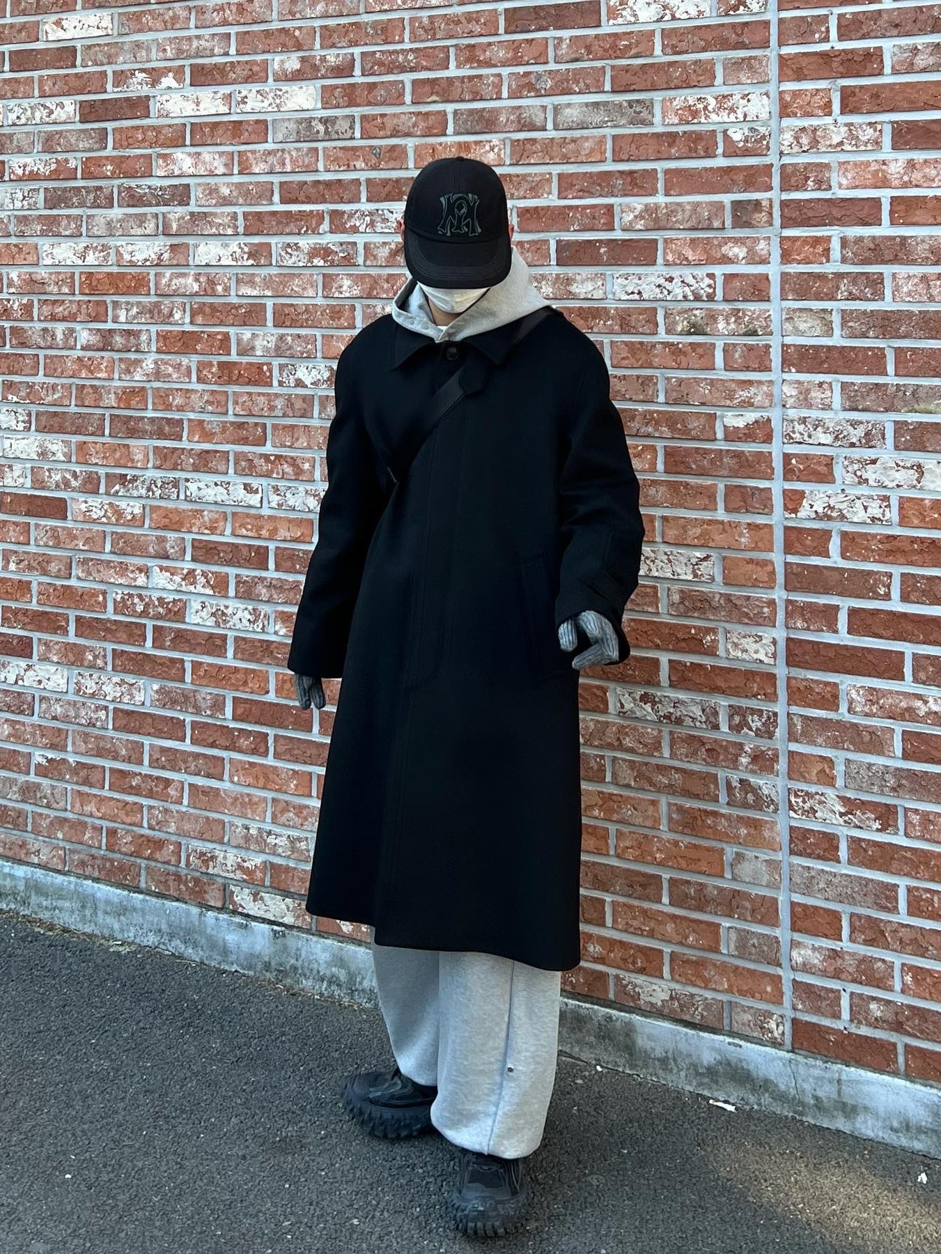 Balenciaga Defender Sneakers Black 착용 스타일 - 2