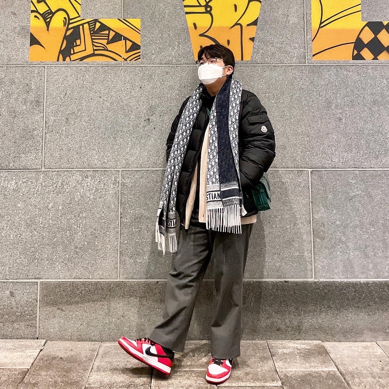 Nike SB Dunk Low Pro Chicago, Moncler Mayaf Short Down Jacket Black - 22FW 착용 스타일 - 2