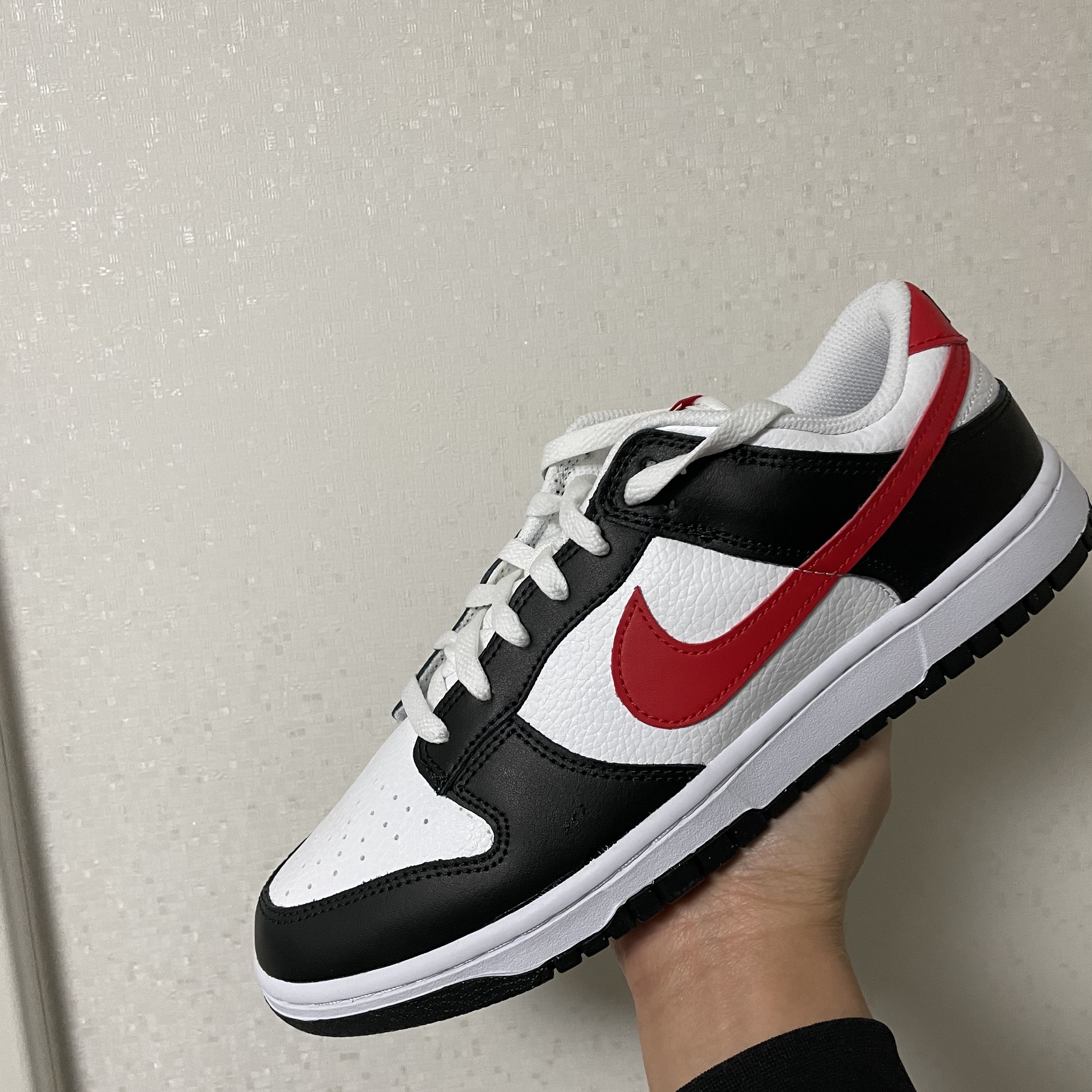 Nike Dunk Low Retro Black University Red 착용 스타일 - 1