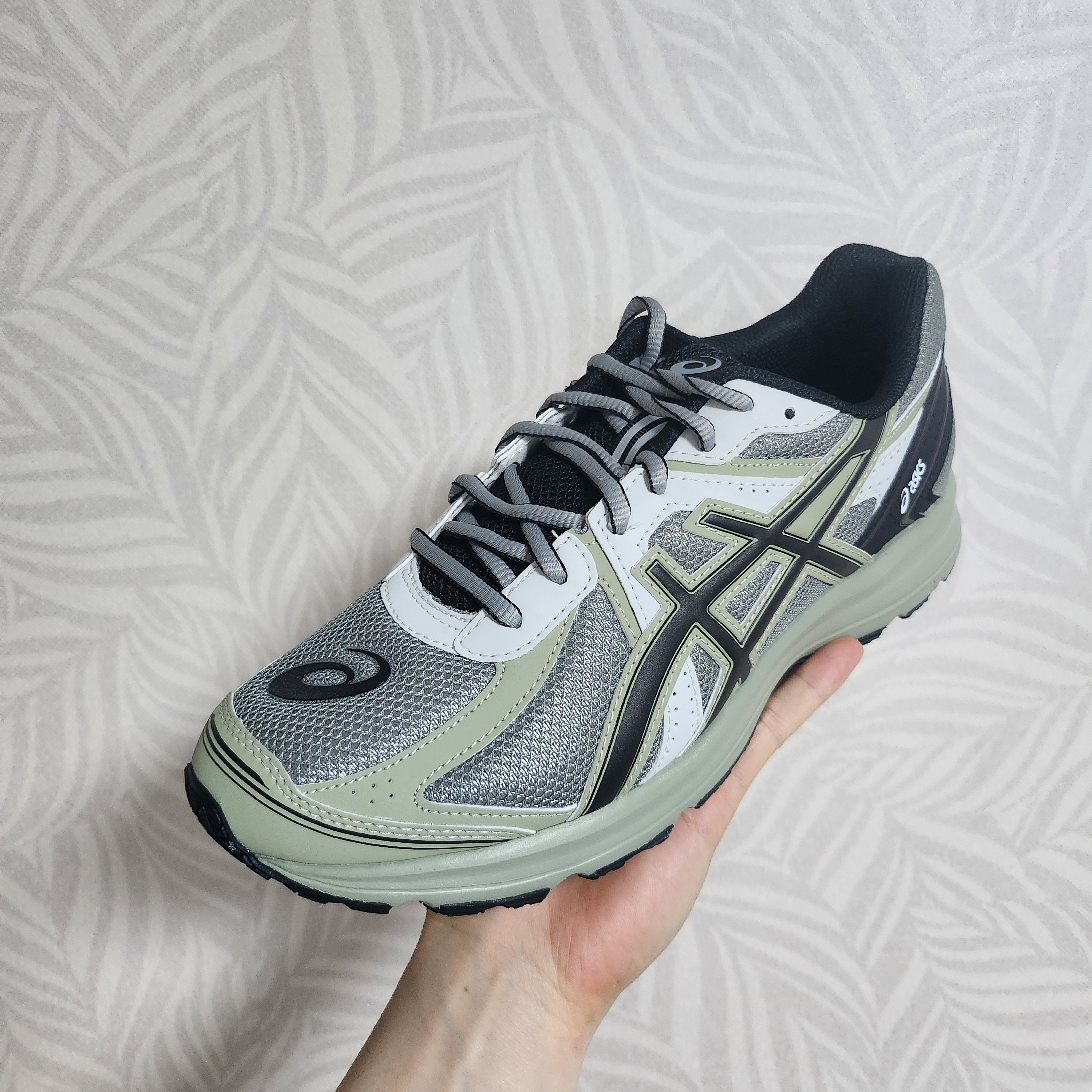 Asics Jog 100 S Sheet Rock - 2E Wide 착용 스타일 - 1