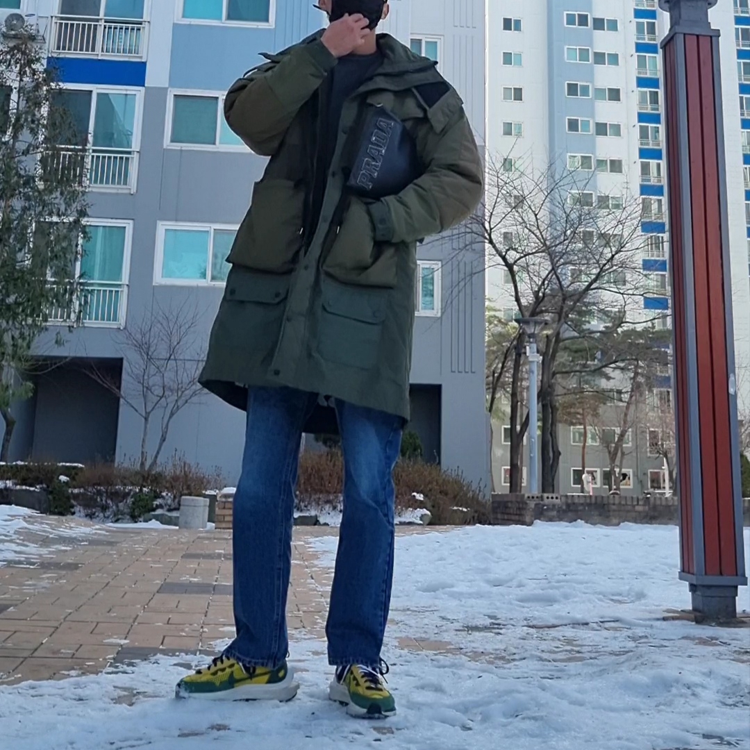Nike x Sacai VaporWaffle Tour Yellow & Gorge Green Sail 착용 스타일