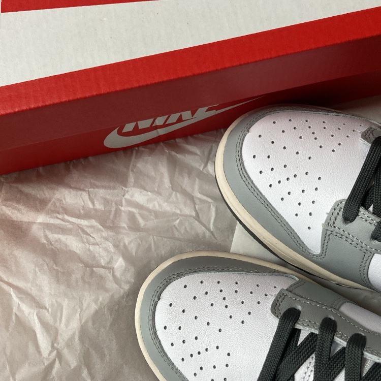 (W) Nike Dunk Low Light Smoke Grey 착용 스타일 - 1