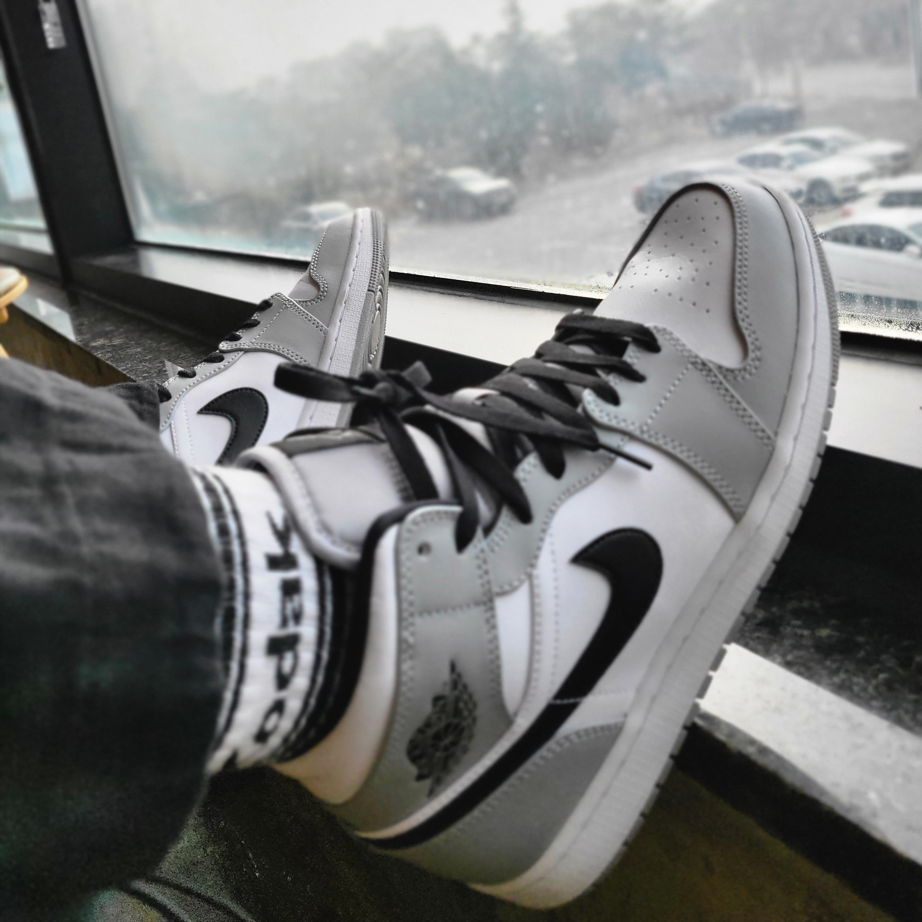 Jordan 1 Mid Light Smoke Grey 착용 스타일 - 2