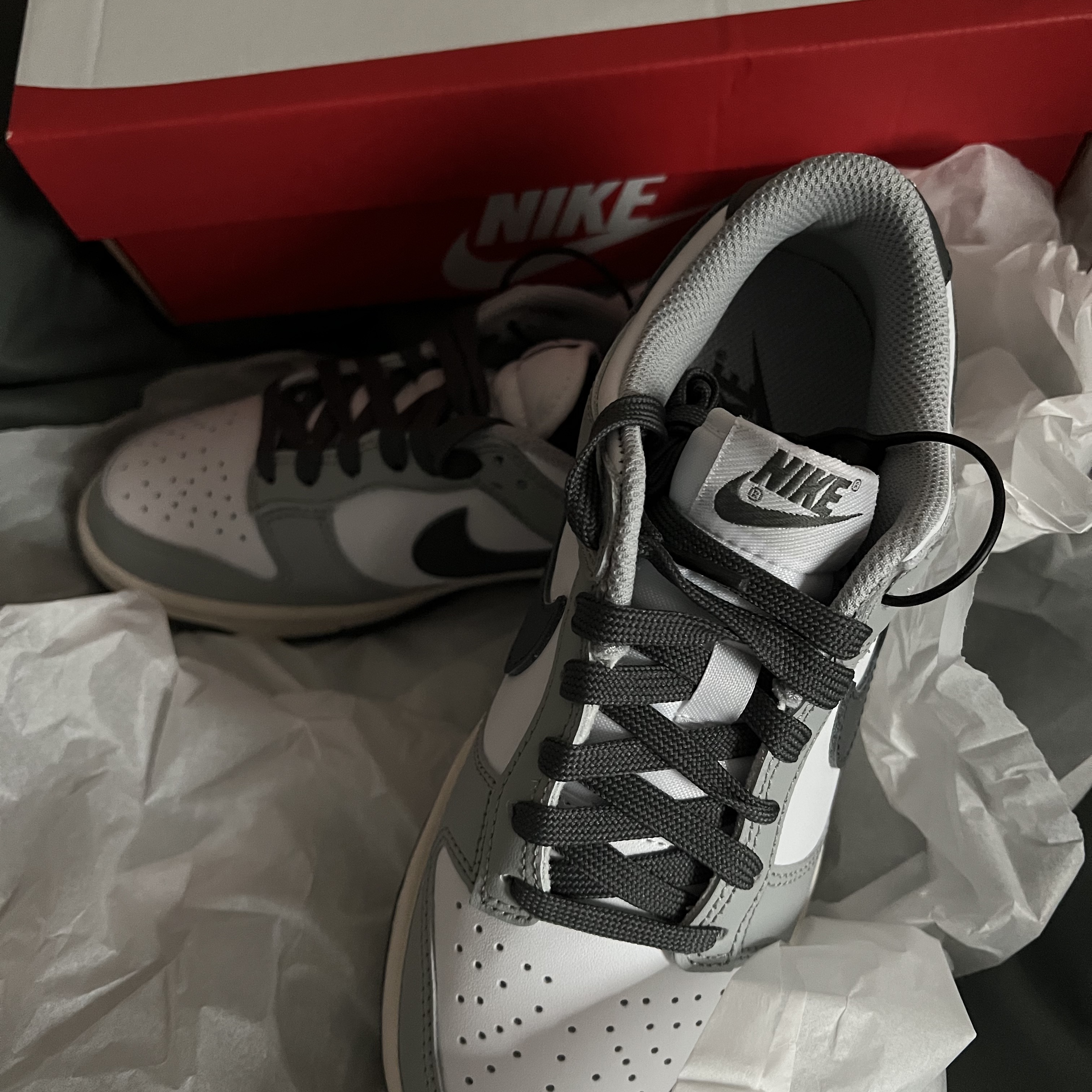 (W) Nike Dunk Low Light Smoke Grey 착용 스타일 - 1