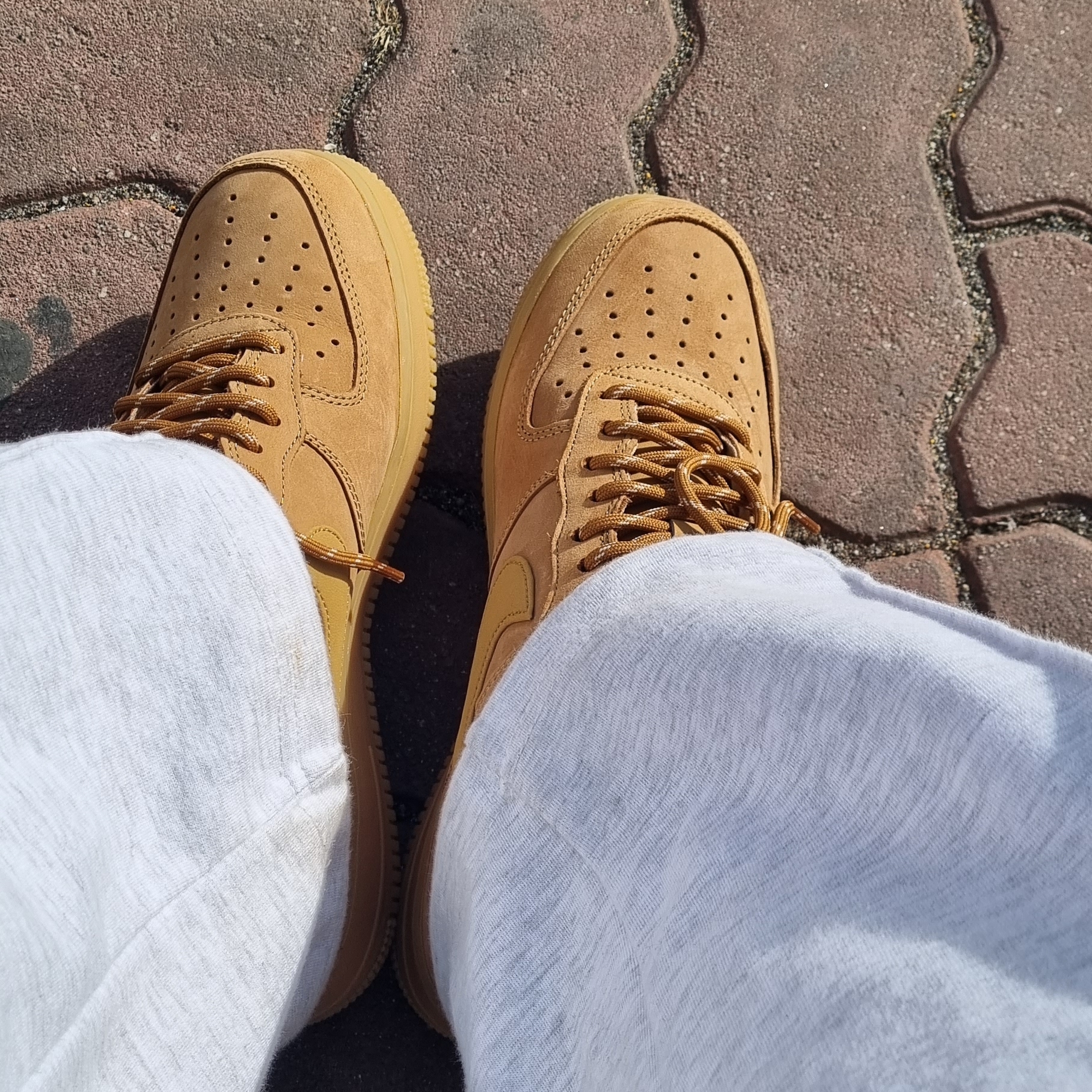 Nike Air Force 1 '07 WB Flax 착용 스타일