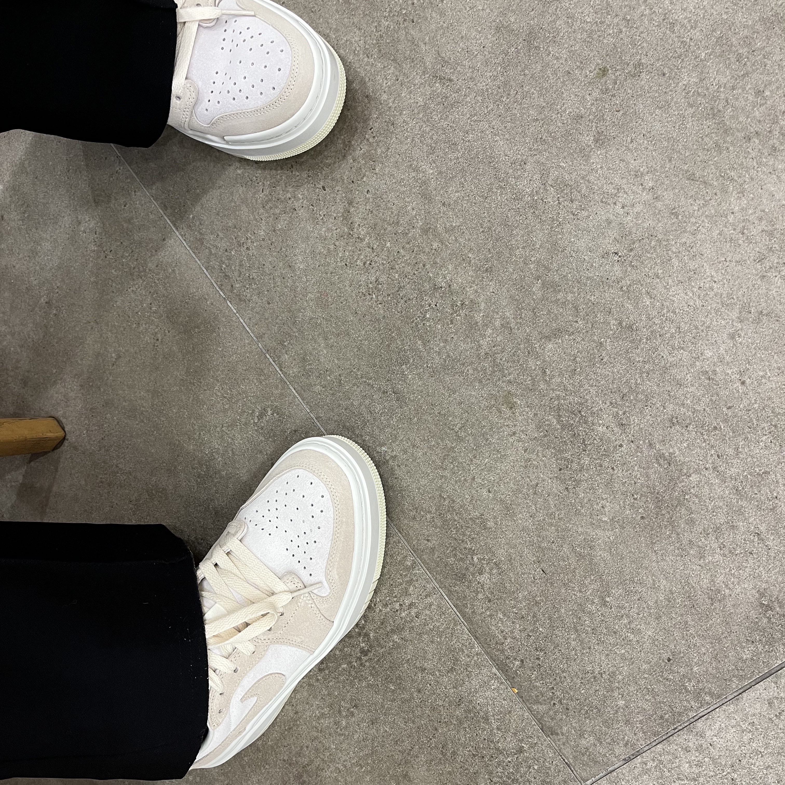 (W) Jordan 1 Elevate Low Coconut Milk 착용 스타일 - 1