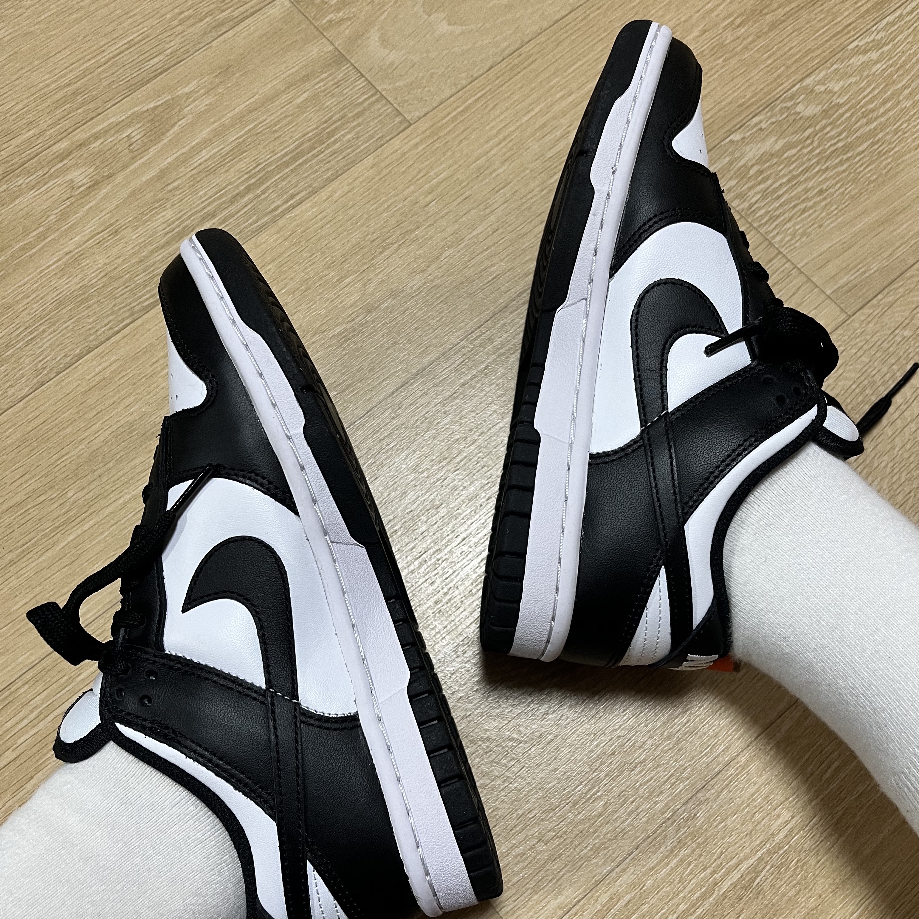 (W) Nike Dunk Low Black 착용 스타일 - 2