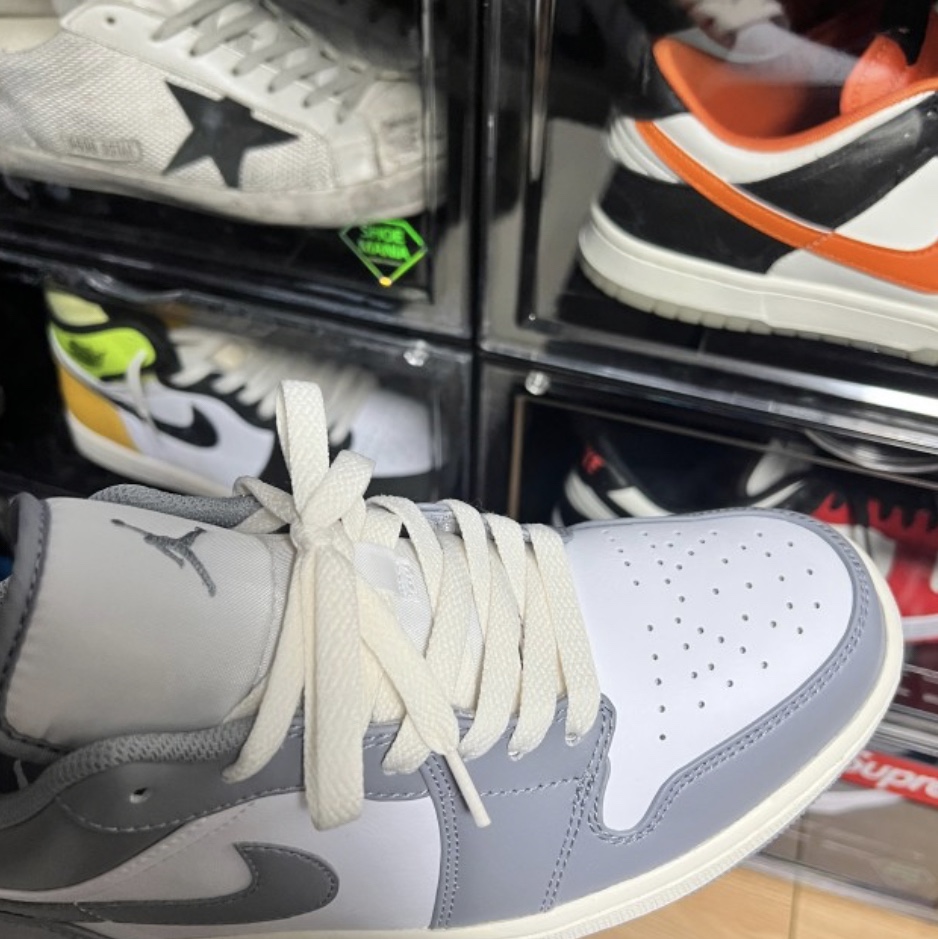 Jordan 1 Low Stealth and White, (GS) Jordan 1 Low Stealth and White 착용 스타일