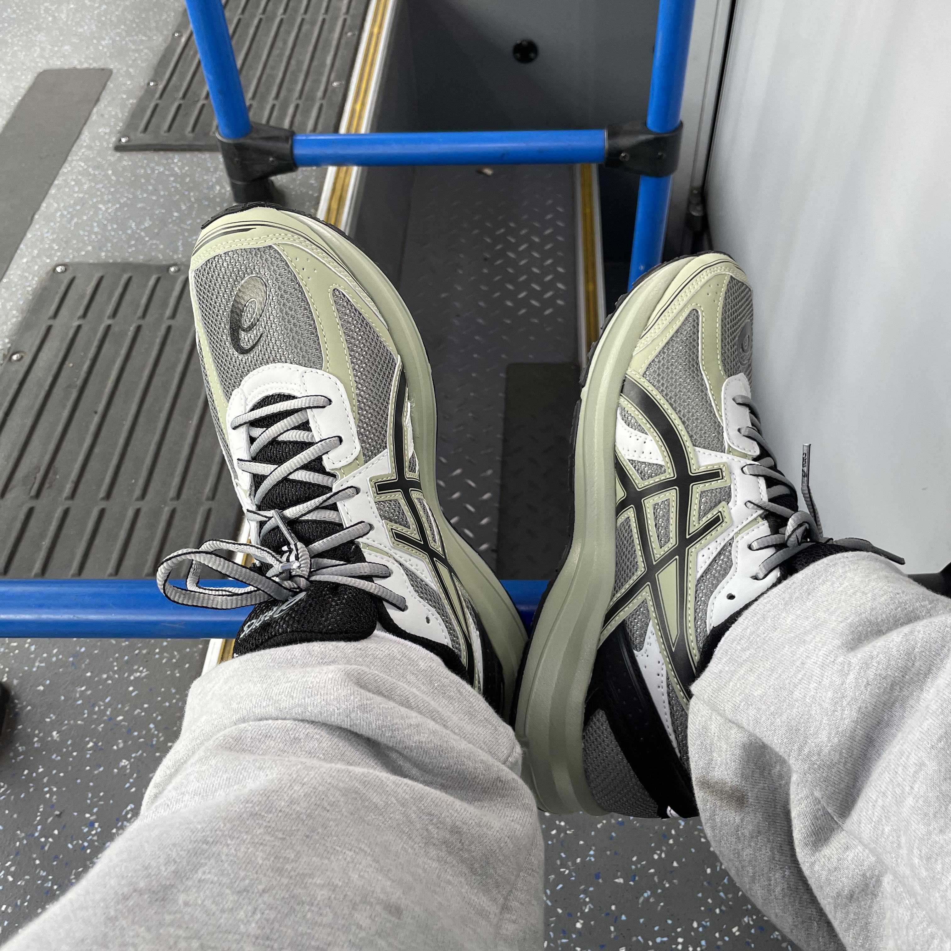 Asics Jog 100 S Sheet Rock - 2E Wide 착용 스타일