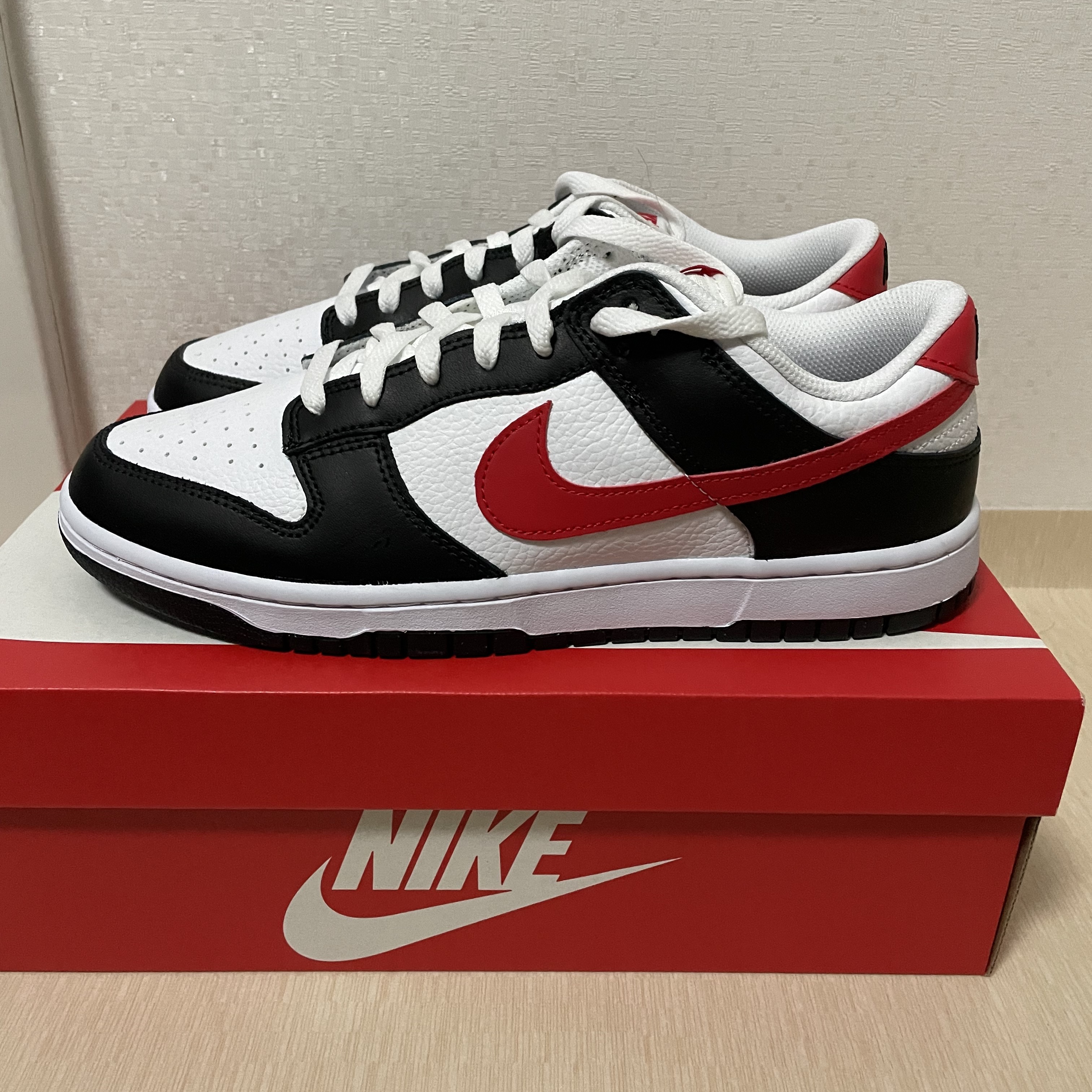 Nike Dunk Low Retro Black University Red 착용 스타일 - 4