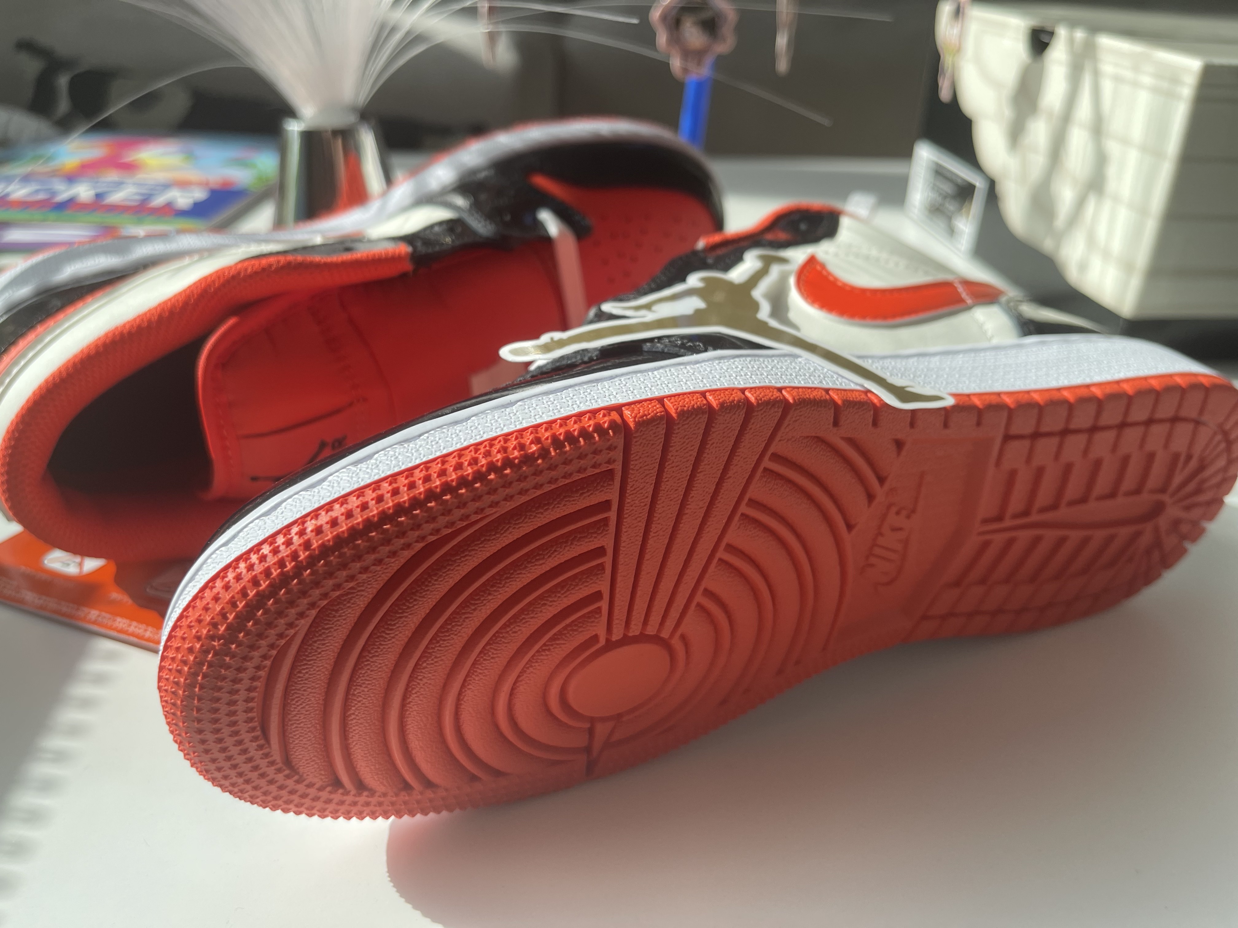 (GS) Jordan 1 Low SE Team Orange Black 착용 스타일 - 3