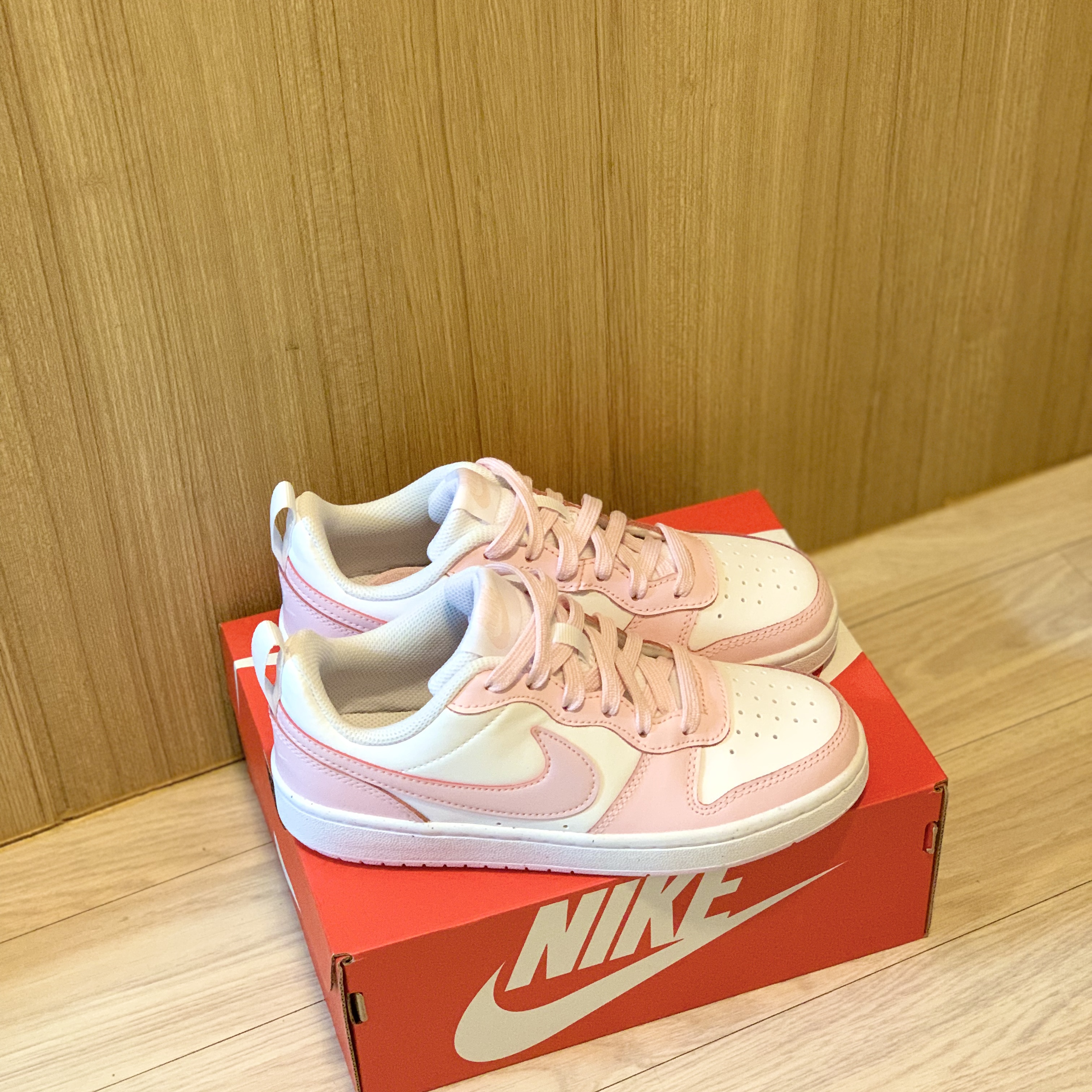 (GS) Nike Court Borough 2 SE White Pink Foam 착용 스타일 - 3