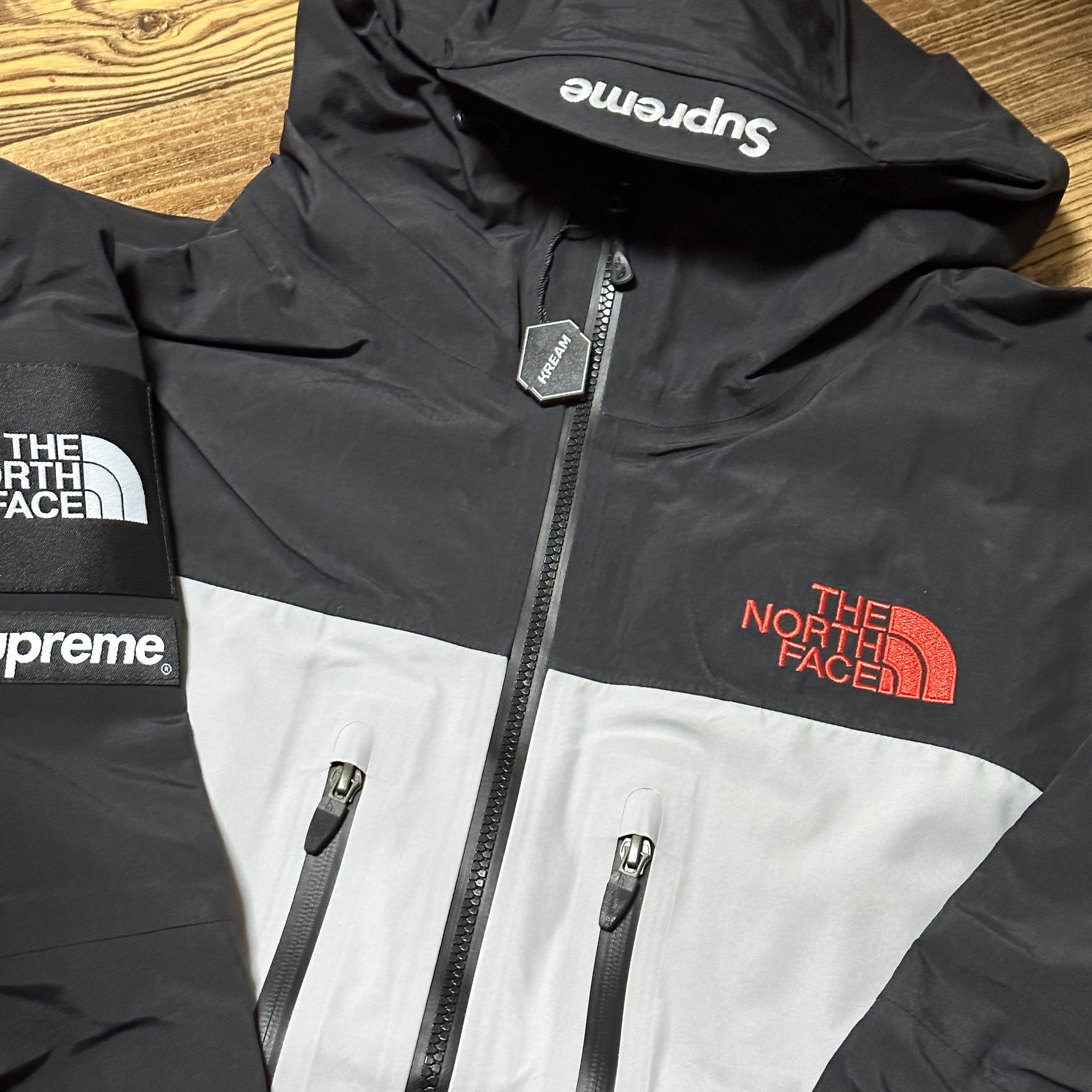 Supreme x The North Face Taped Seam Shell Jacket Grey - 22FW 착용 스타일