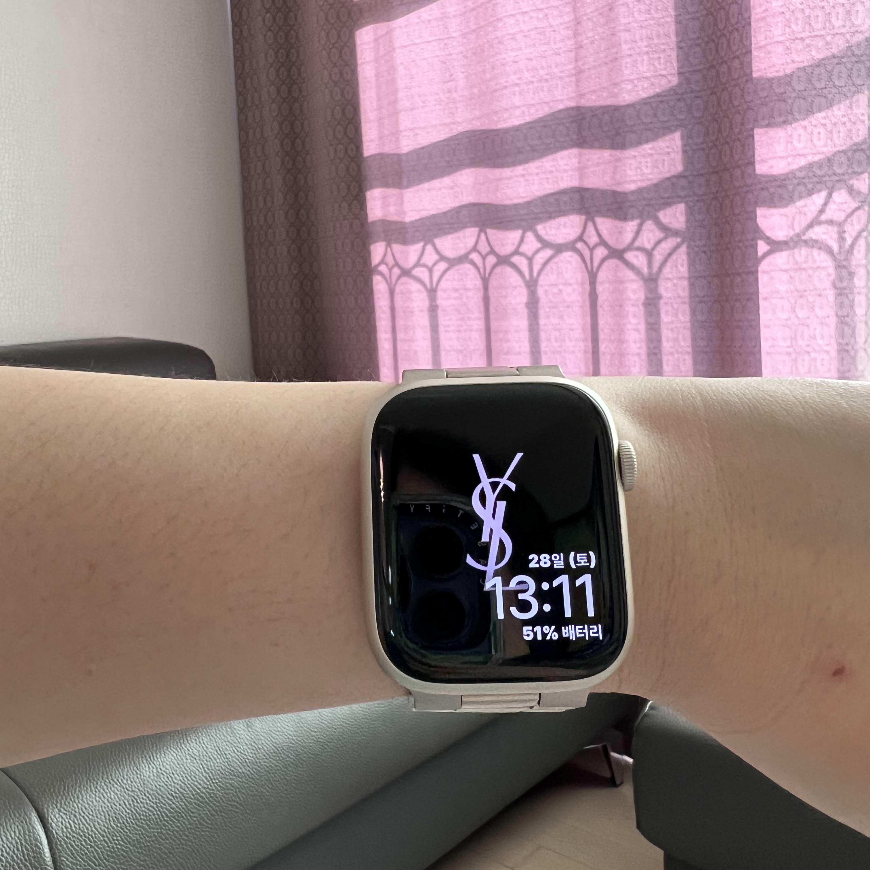 Apple Watch Series 8 45mm GPS Starlight Aluminium Case with Sport Band Starlight (Korean Ver.) 착용 스타일 - 2