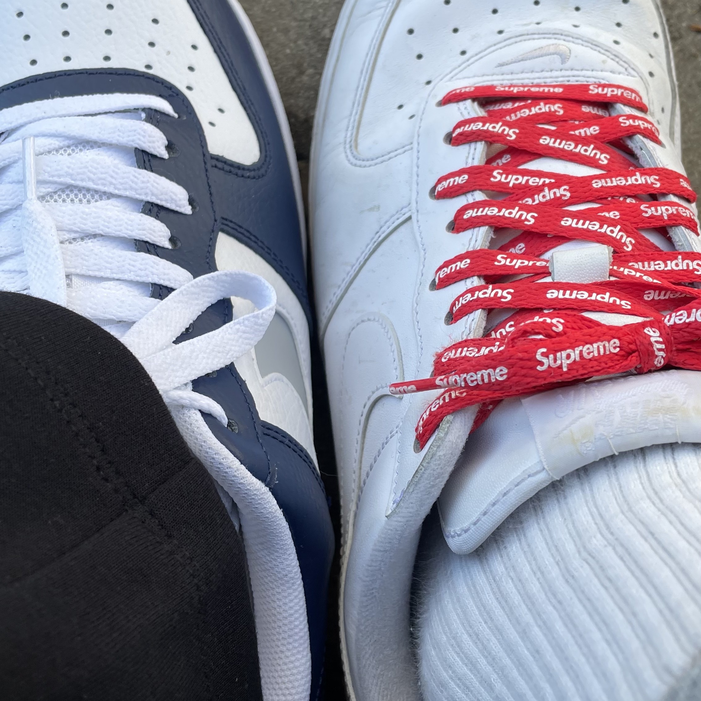 Nike Air Force 1 '07 Cut Out Swoosh Midnight Navy, Nike x Supreme Air Force 1 Low White 착용 스타일 - 3