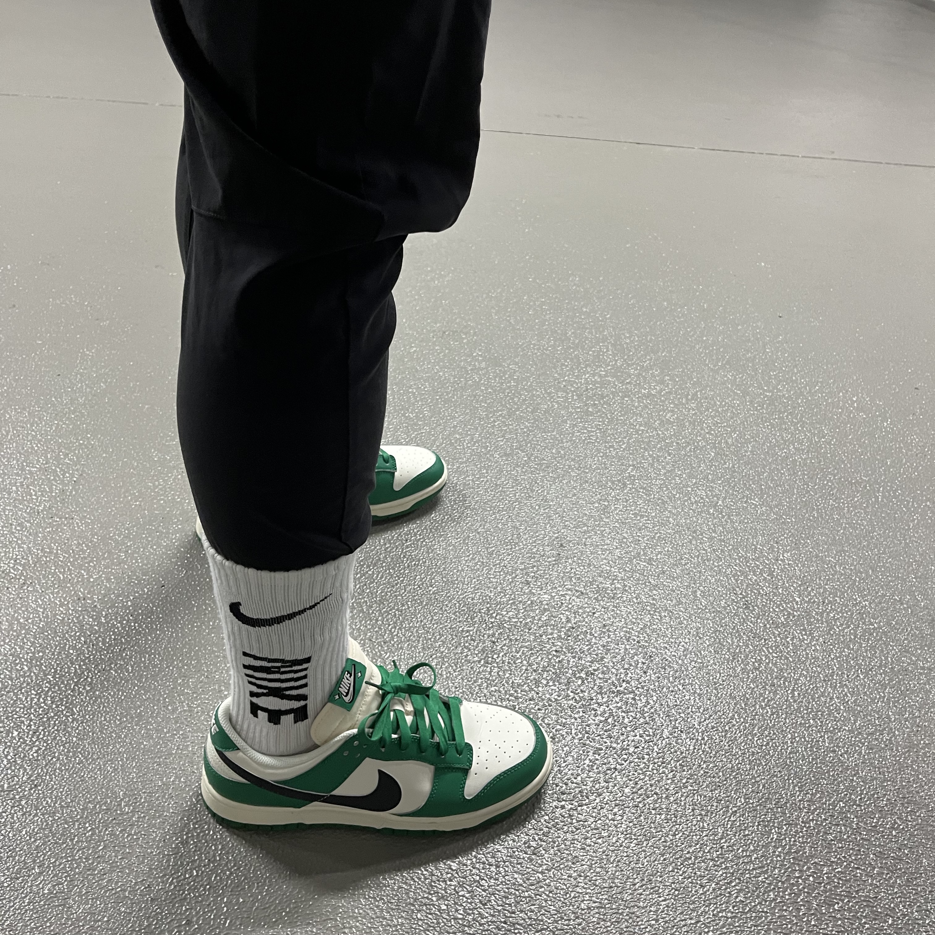 Nike Dunk Low Retro SE Jackpot Malachite 착용 스타일 - 3