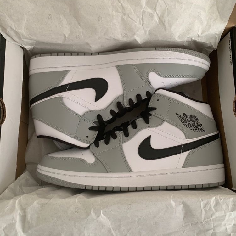 Jordan 1 Mid Light Smoke Grey 착용 스타일