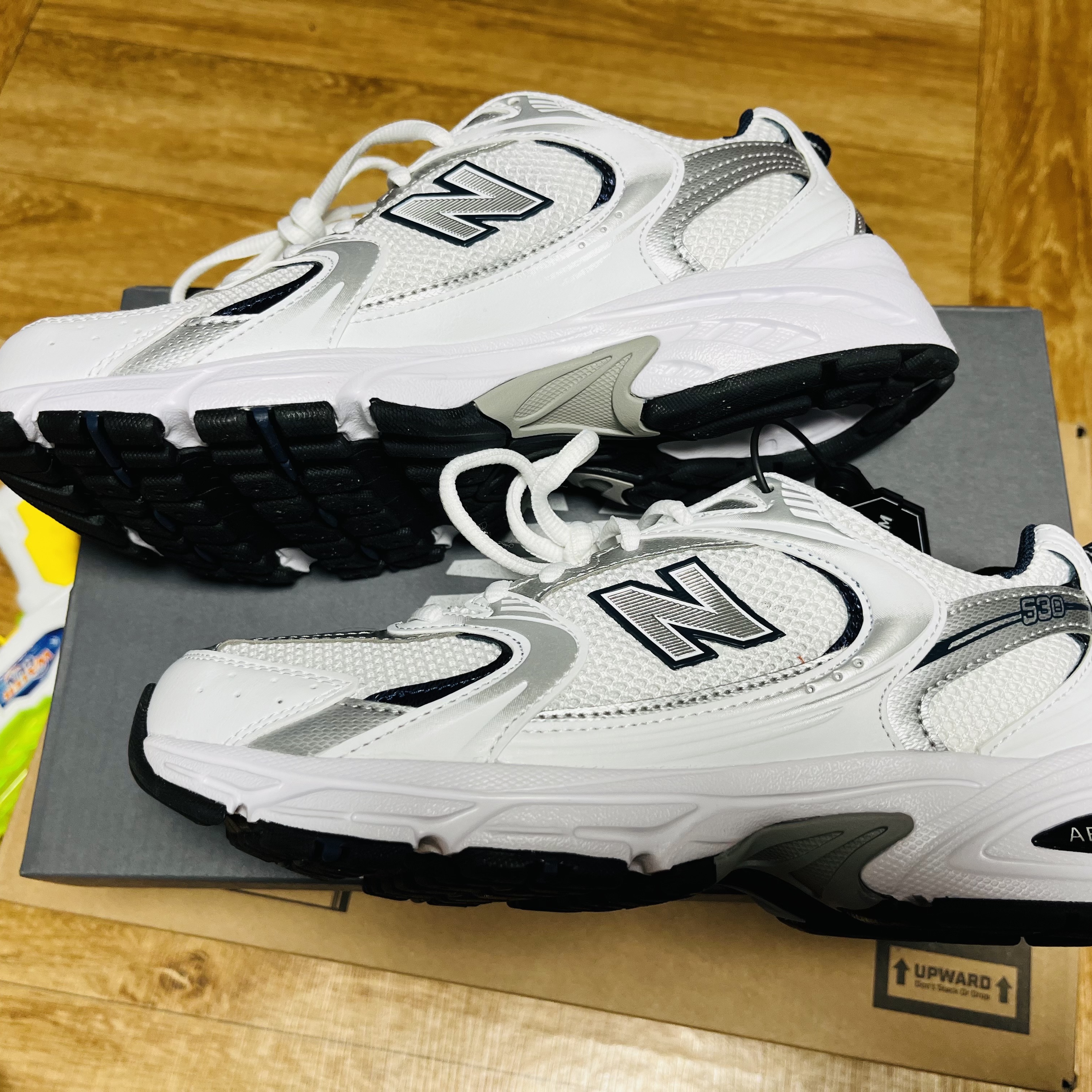 New Balance 530 White 착용 스타일 - 1