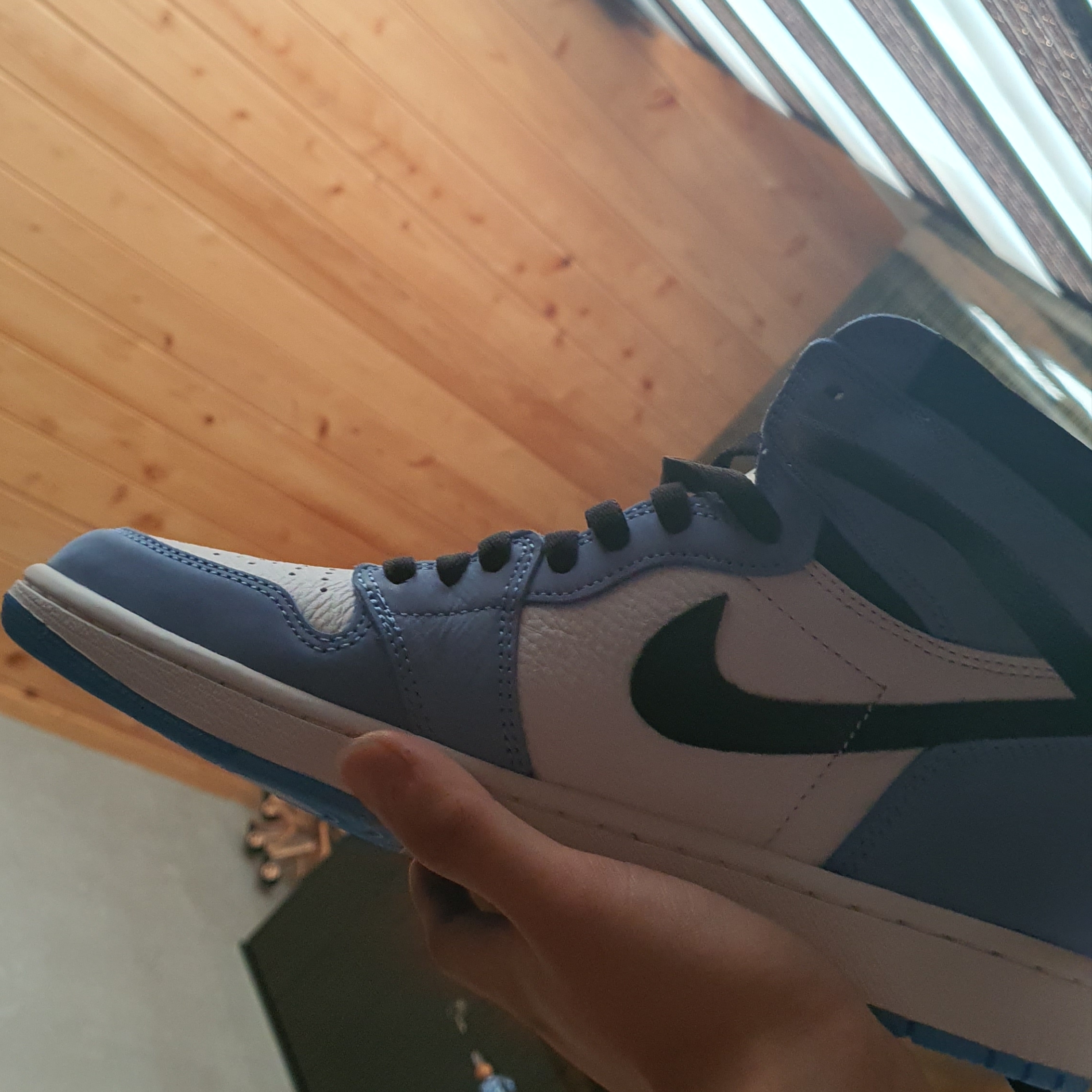 Jordan 1 Retro High OG University Blue 착용 스타일