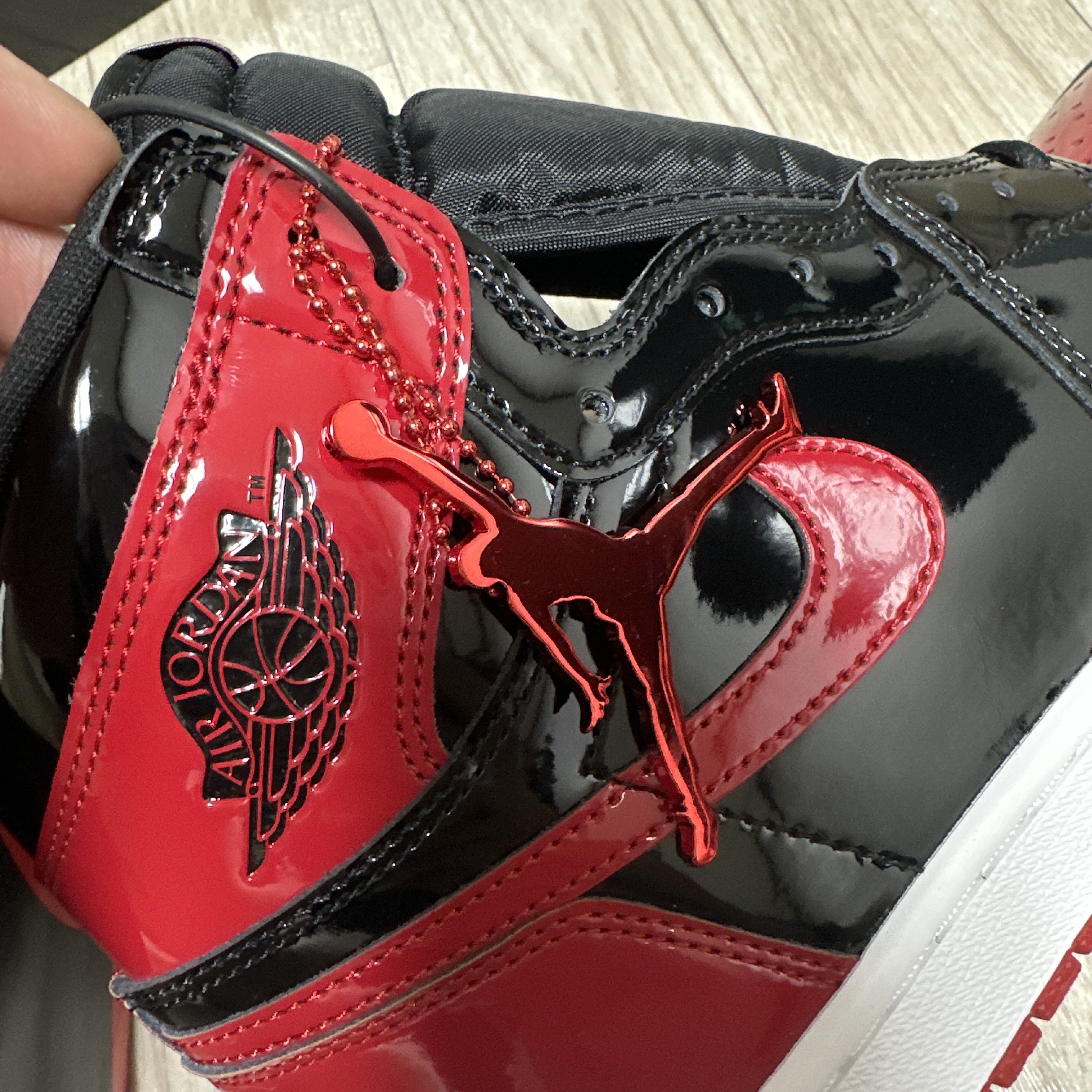 Jordan 1 Retro High OG Patent Bred 착용 스타일 - 2