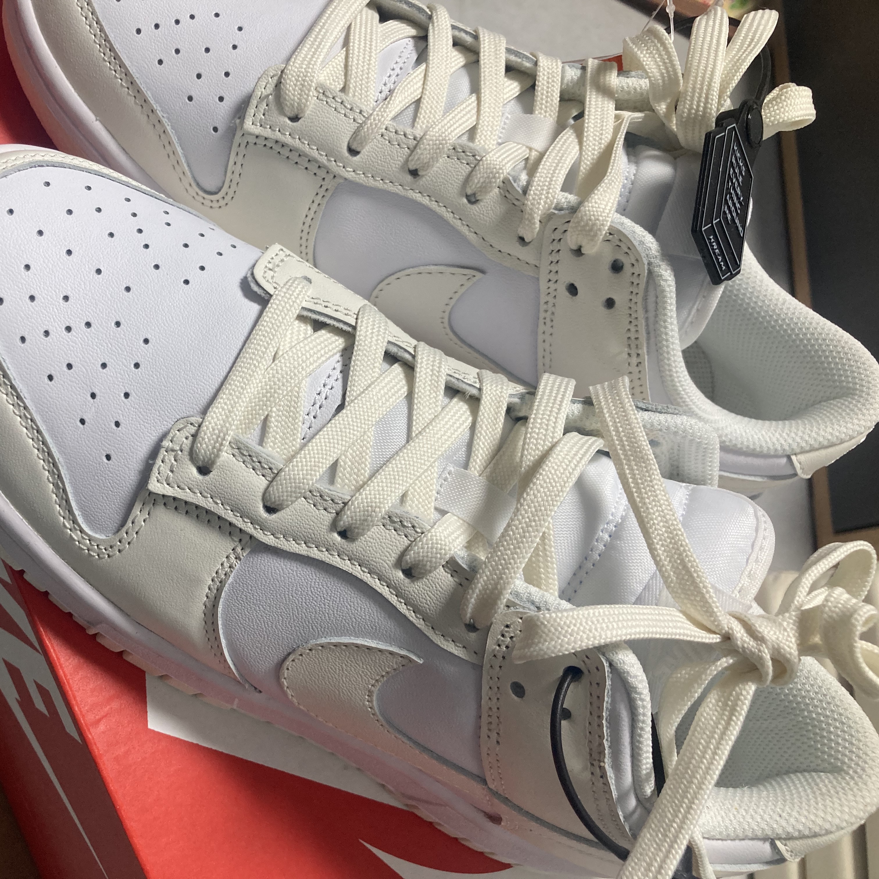(W) Nike Dunk Low White and Sail 착용 스타일