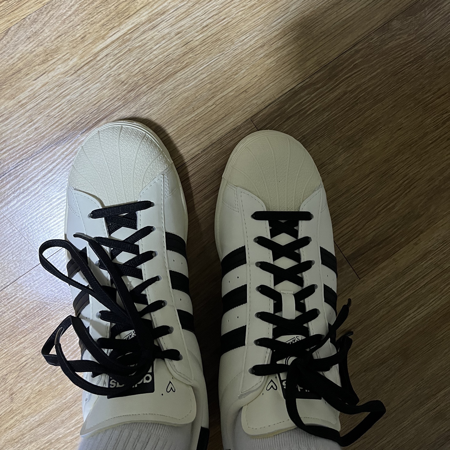 Adidas x Andre Saraiva Superstar Cream White Core Black 착용 스타일
