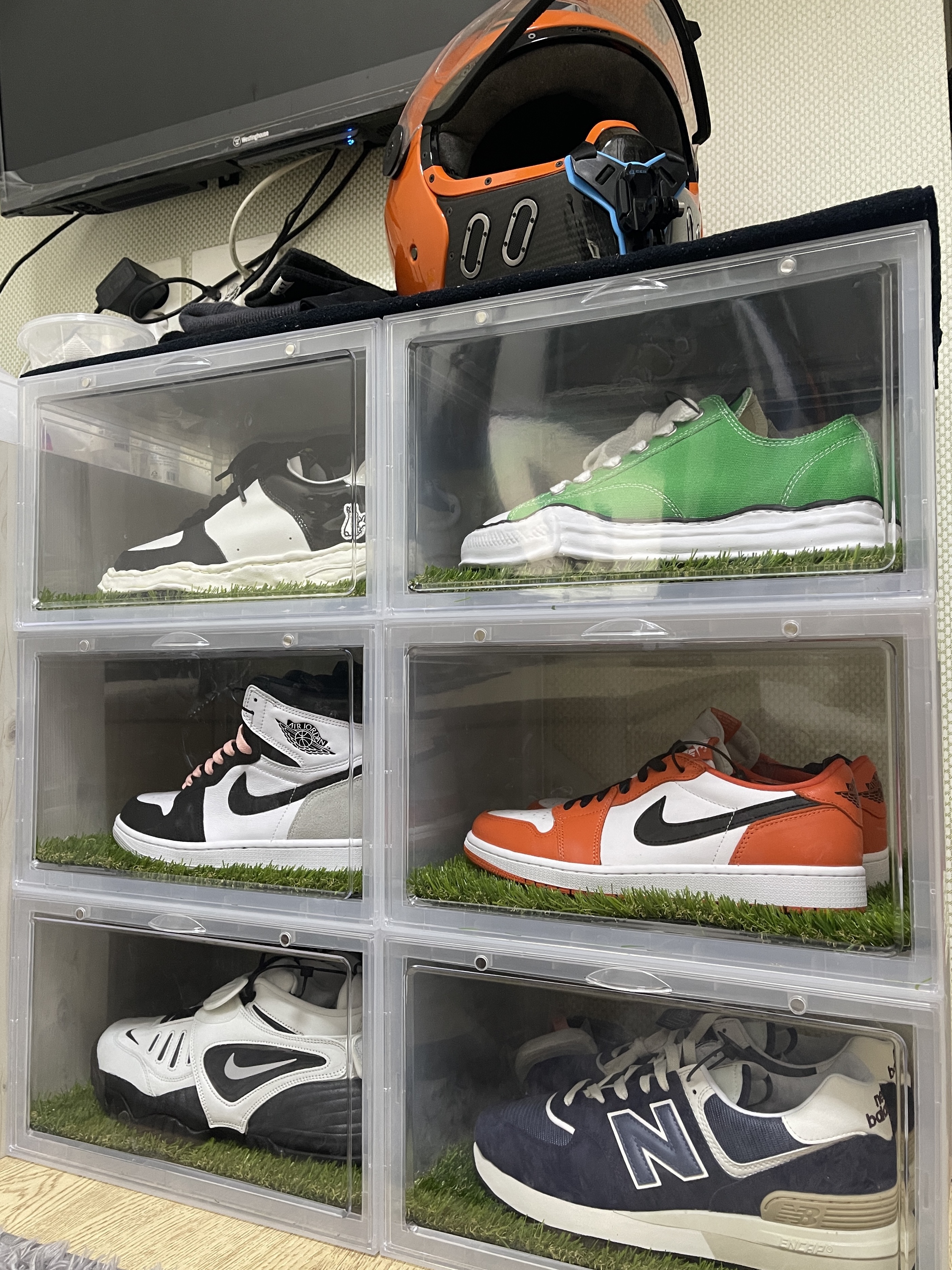 Maison Mihara Yasuhiro x Atmos x FR2 Wayne OG Sole Leather Low-top Sneakers White Black, Maison Mihara Yasuhiro Peterson OG Sole Canvas Low Sneakers Green 착용 스타일