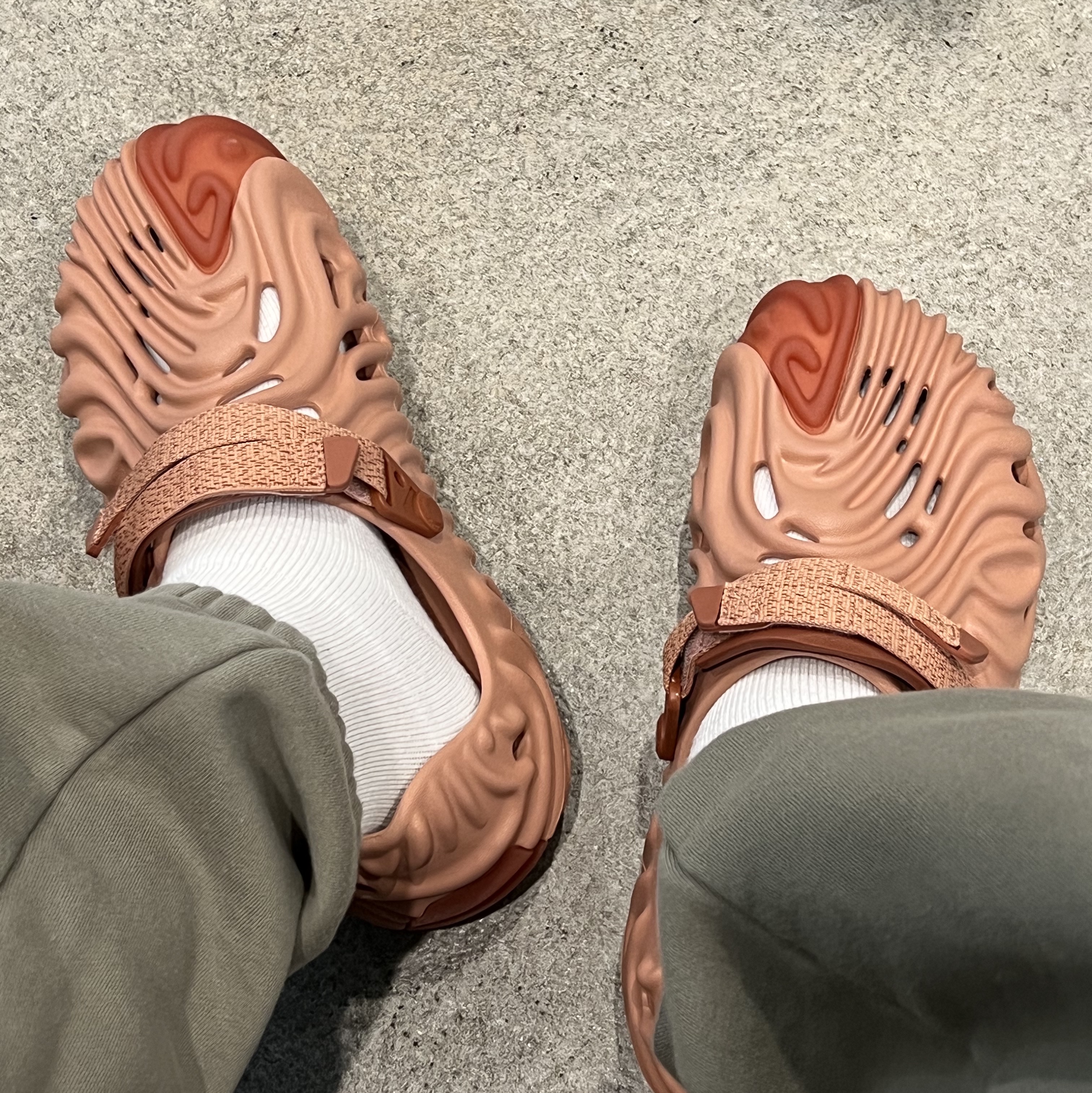 Crocs x Salehe Bembury Pollex Clog Kuwata 착용 스타일