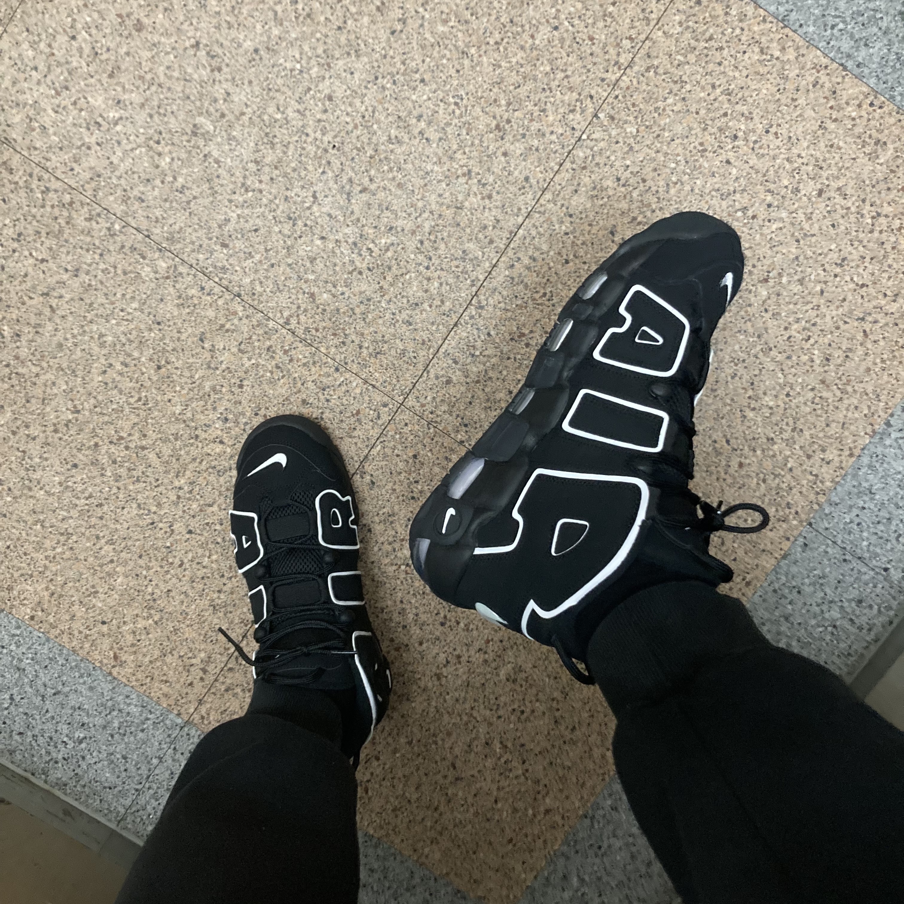 Nike Air More Uptempo Black White 2020 착용 스타일