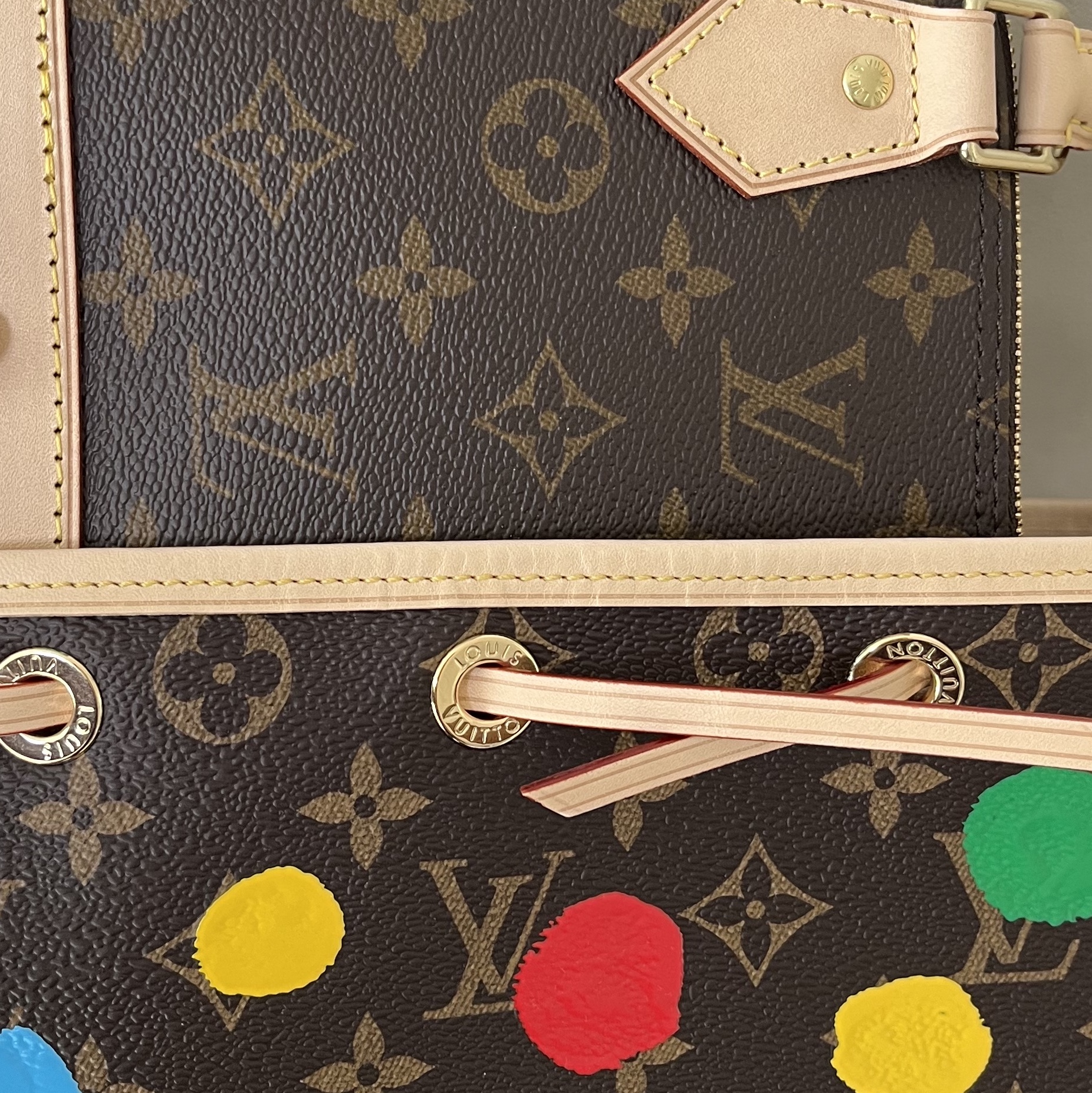 Louis Vuitton x YK Noe Dots Print Monogram 착용 스타일 - 2