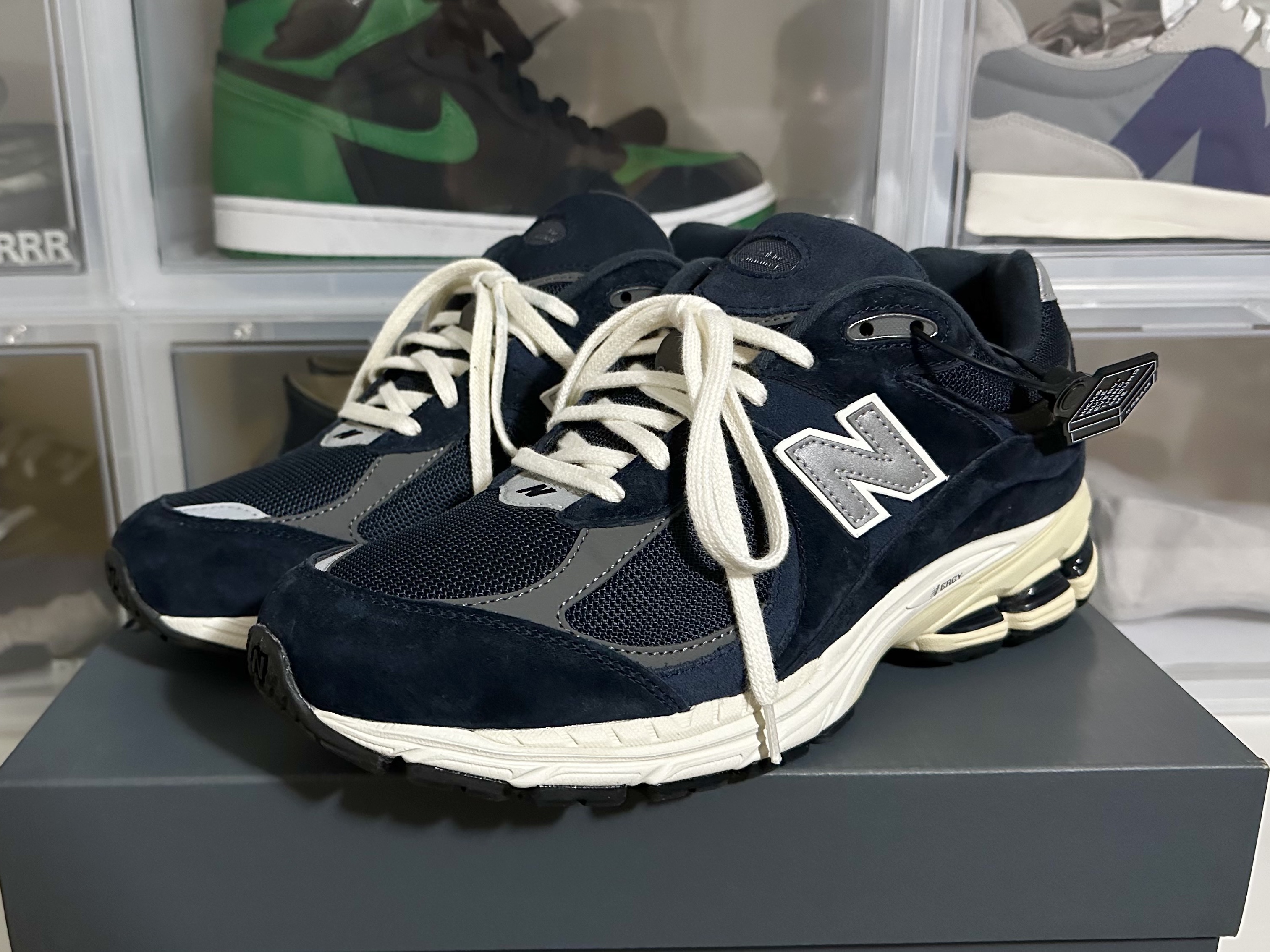 New Balance 2002R Eclipse Castlerock 착용 스타일 - 2