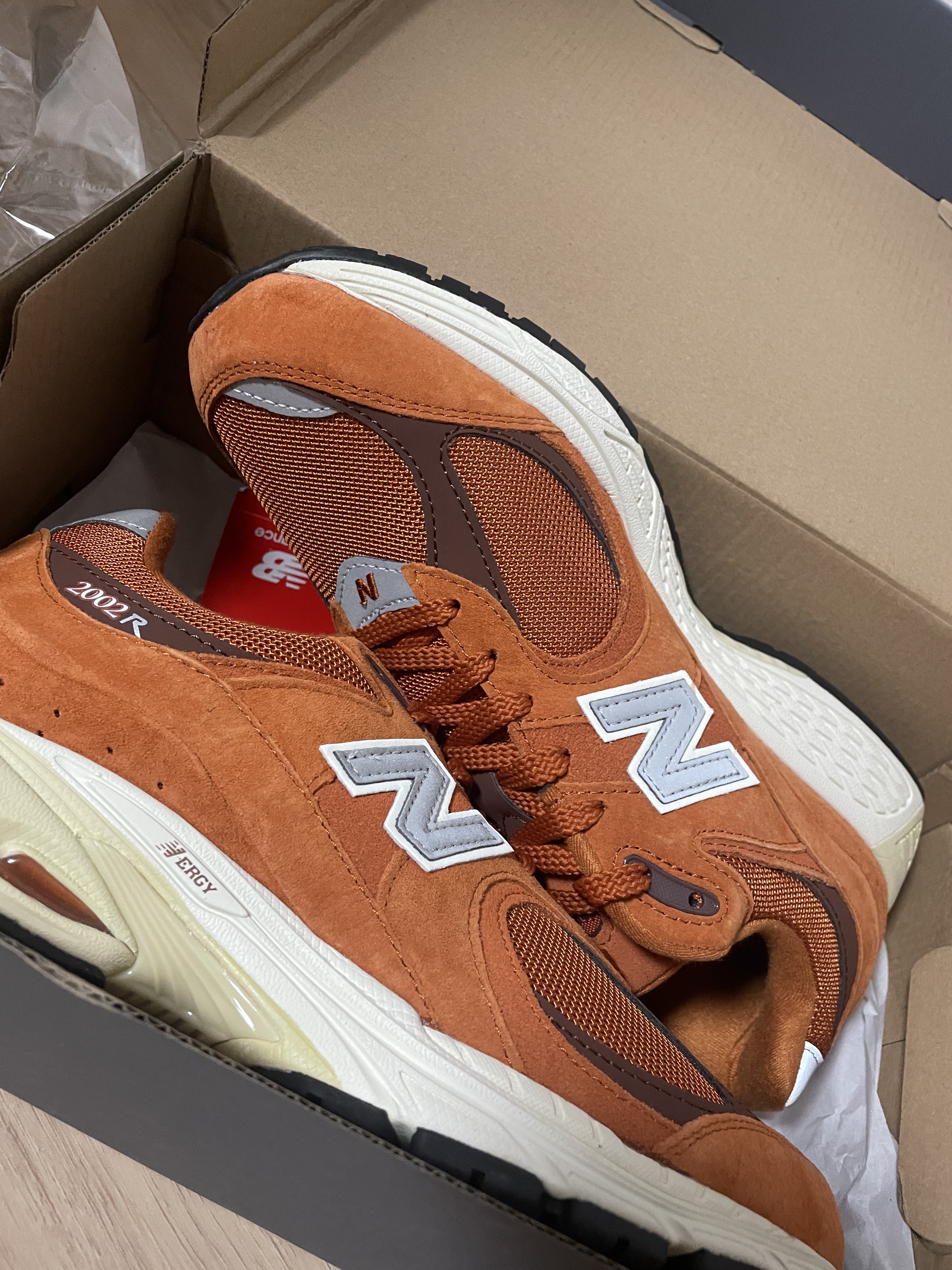 New Balance 2002R Rust Oxide 착용 스타일 - 4