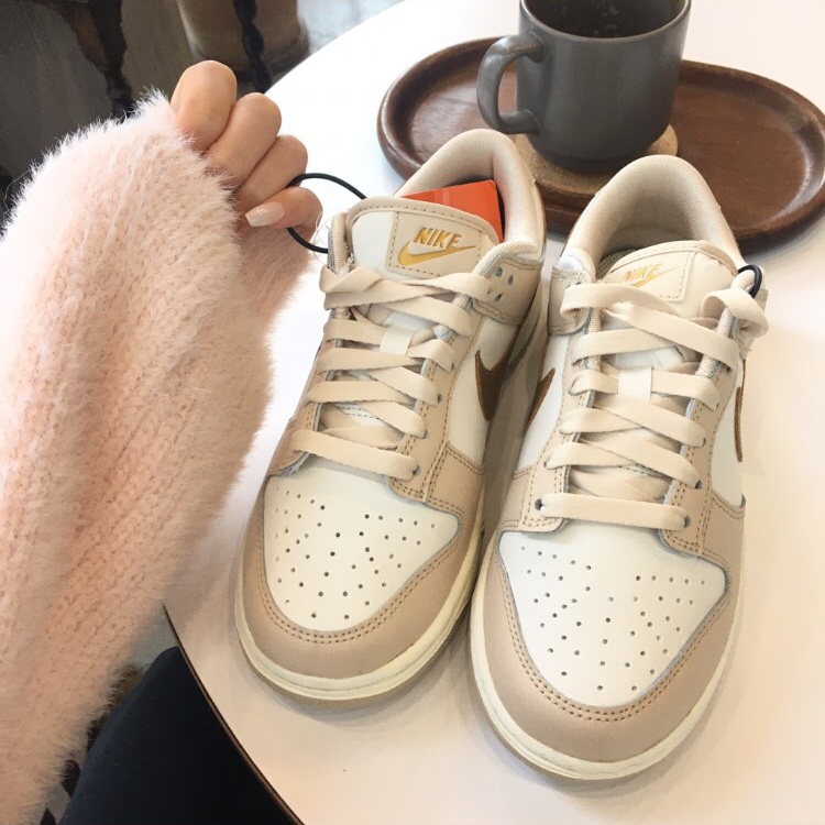 (W) Nike Dunk Low Sanddrift Metallic Gold 착용 스타일