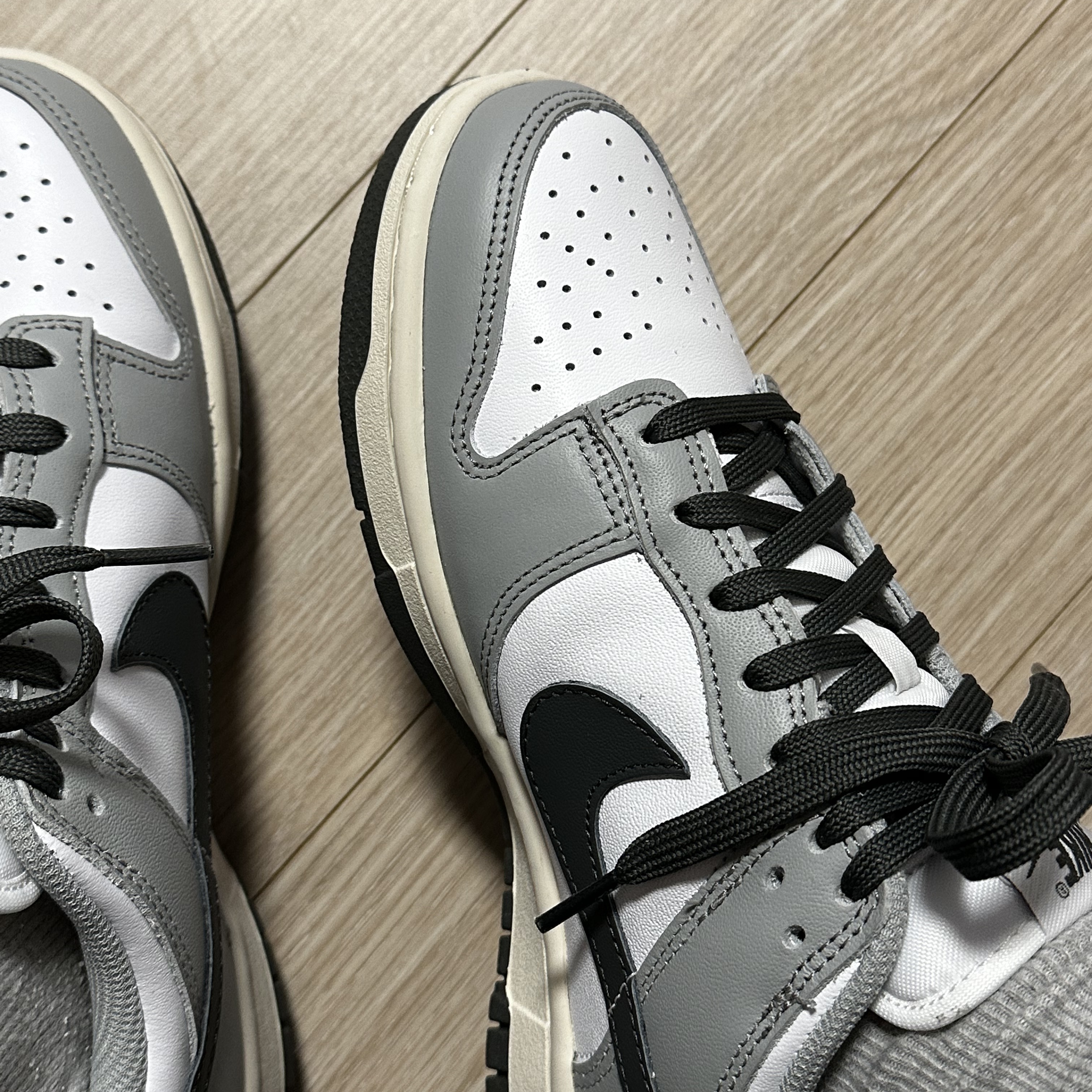 (W) Nike Dunk Low Light Smoke Grey 착용 스타일 - 1