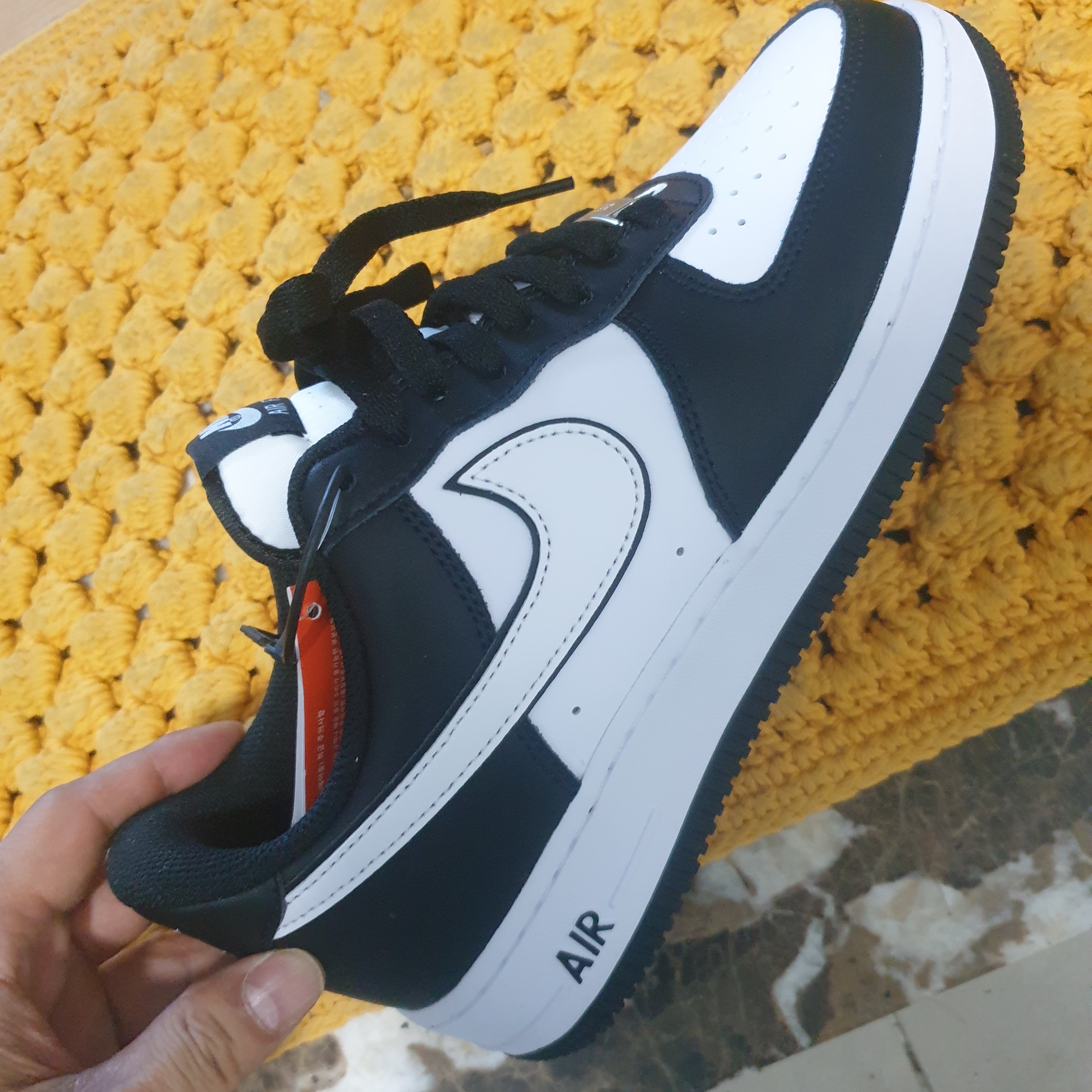 Nike Air Force 1 '07 Black White 착용 스타일