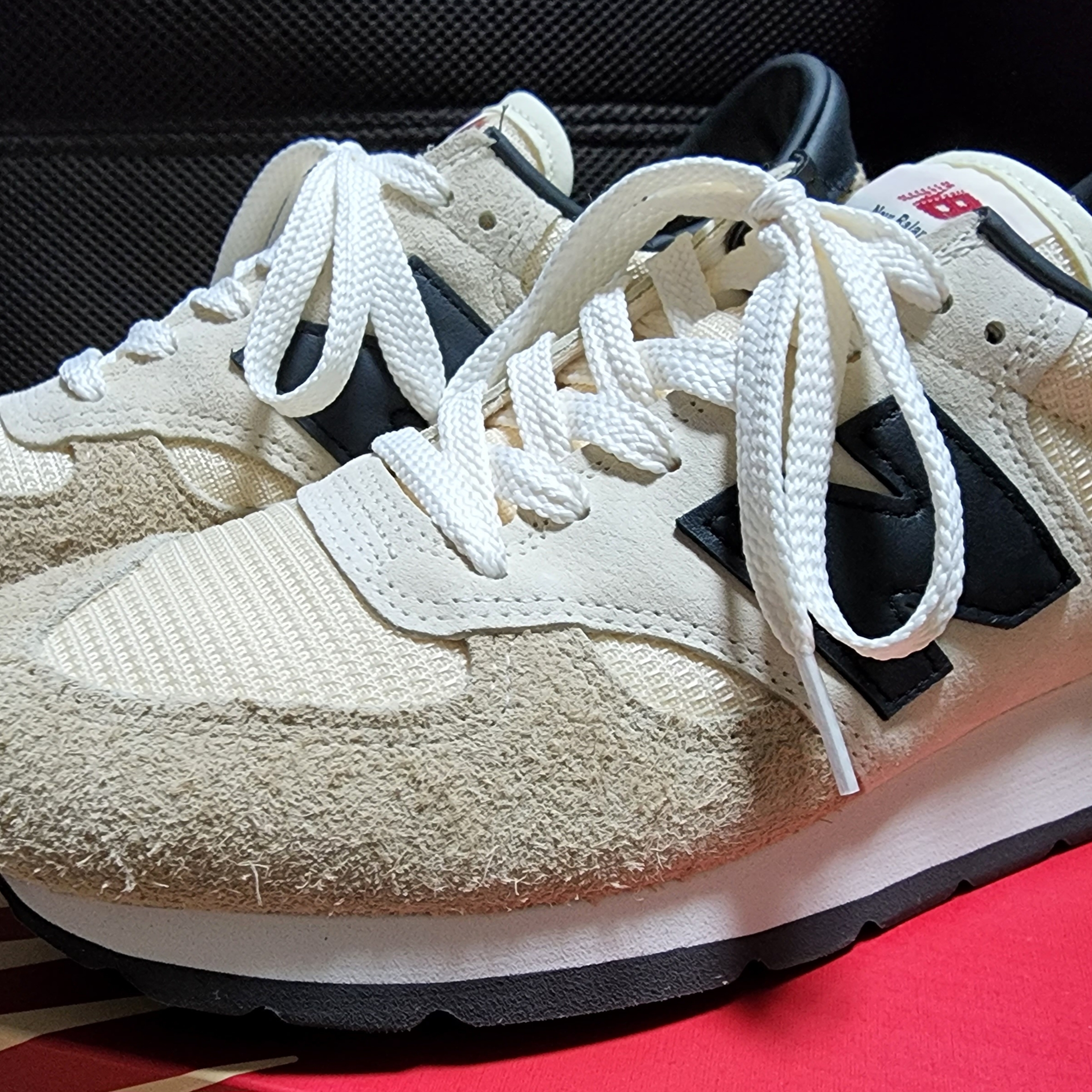 New Balance 990v1 Made in USA Incense Macadamia Nut 착용 스타일 - 2