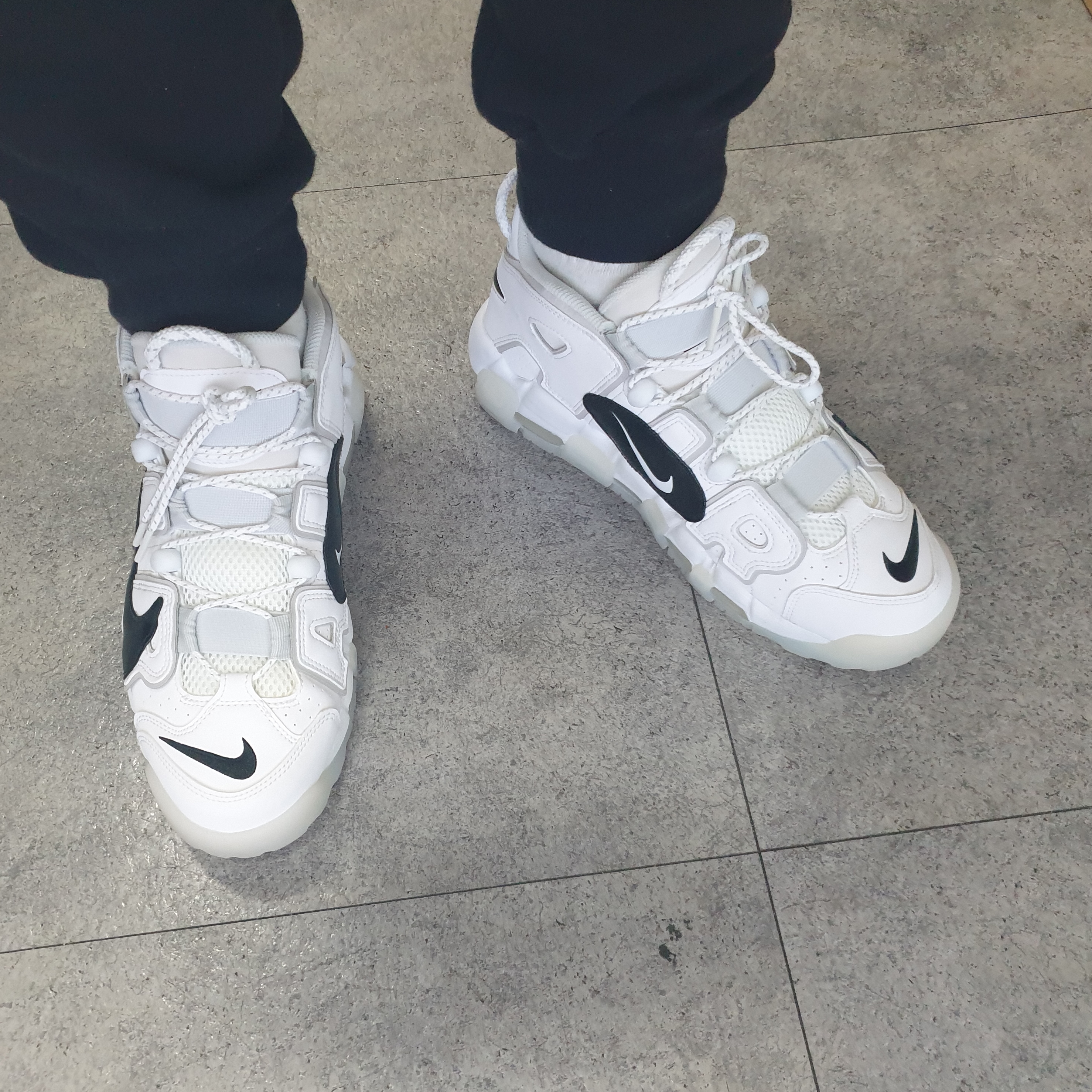 Nike Air More Uptempo 96 Copy and Paste White 착용 스타일 - 3