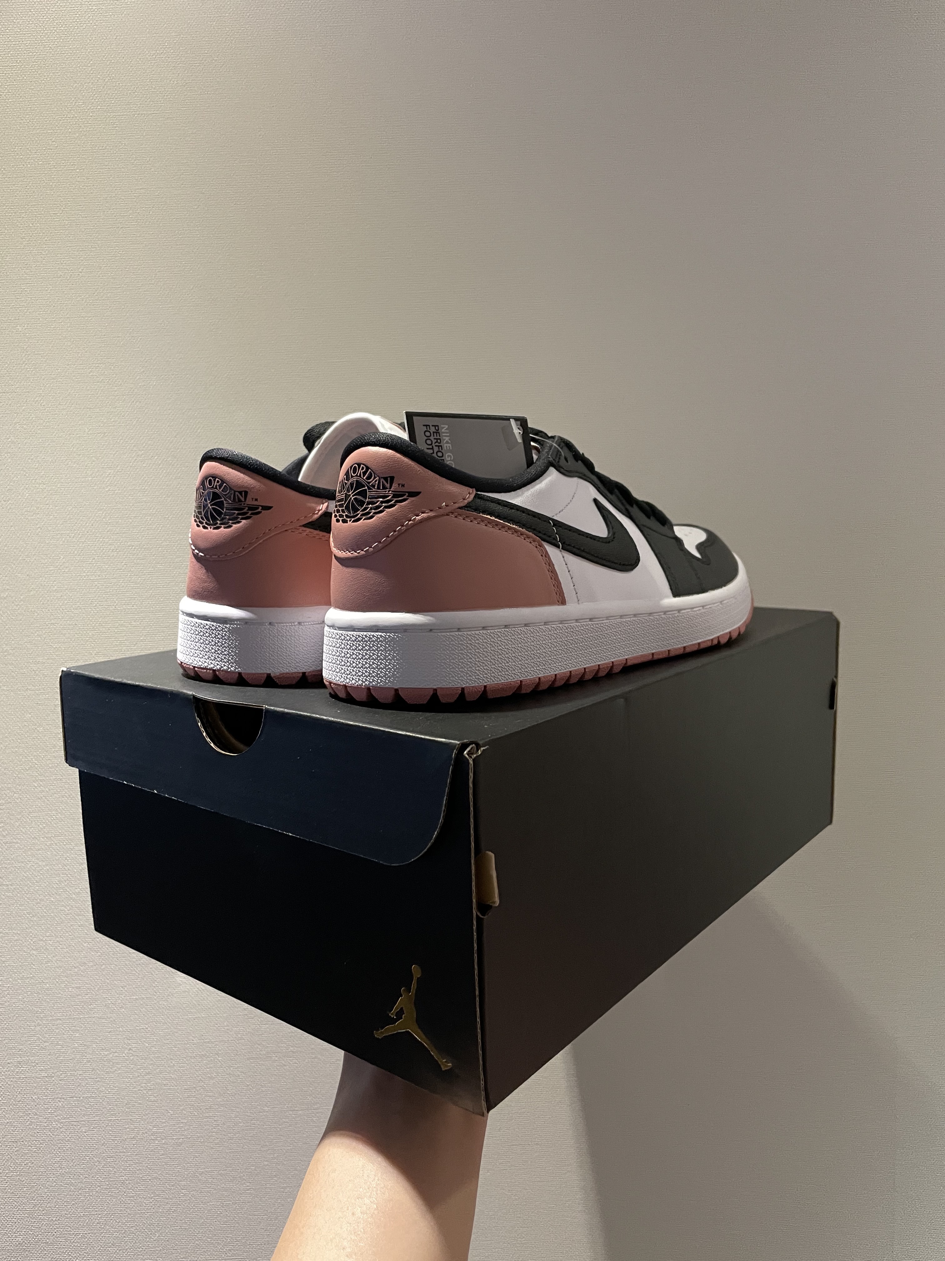 Jordan 1 Low Golf Rust Pink 착용 스타일 - 2