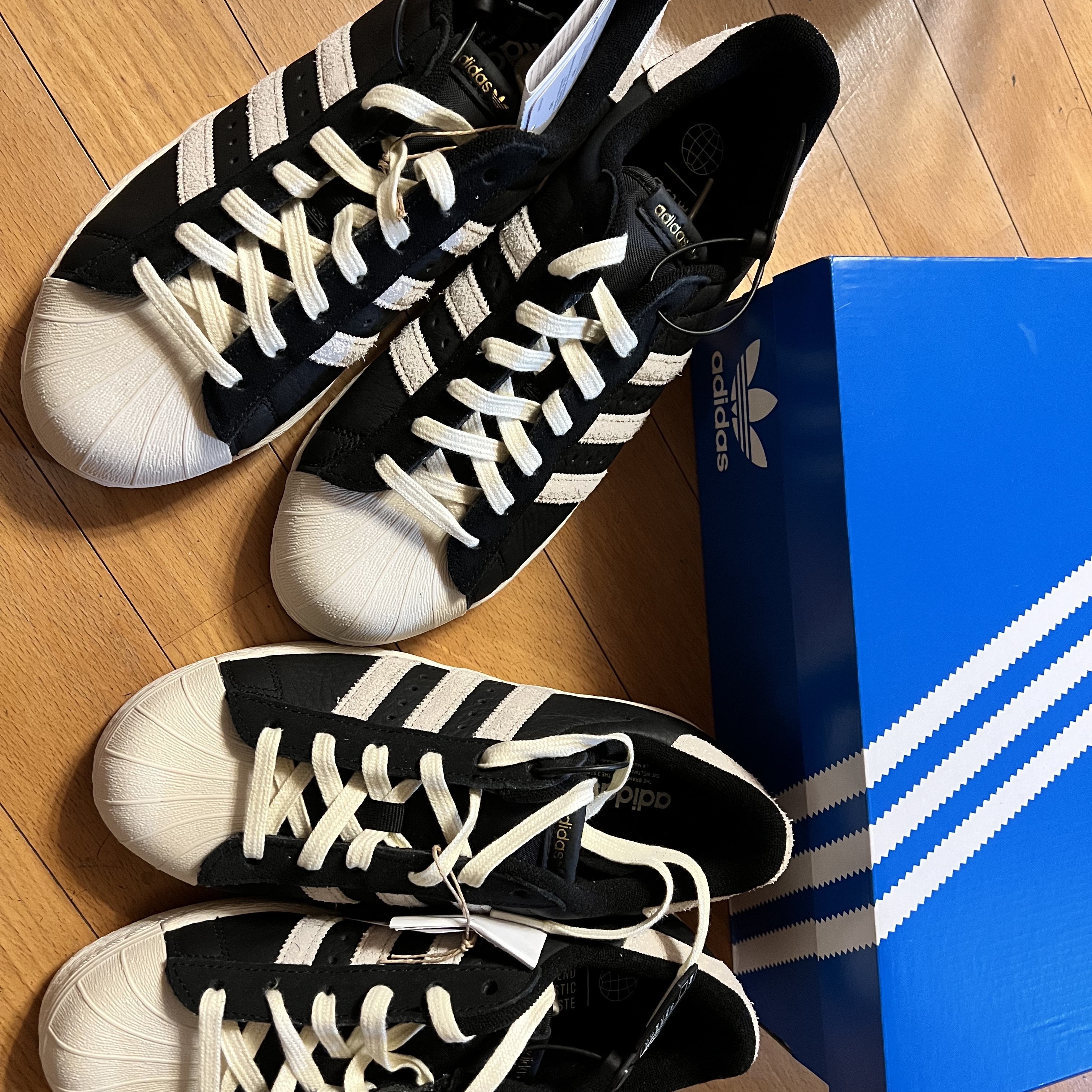 Adidas Superstar 82 Black White 착용 스타일 - 2