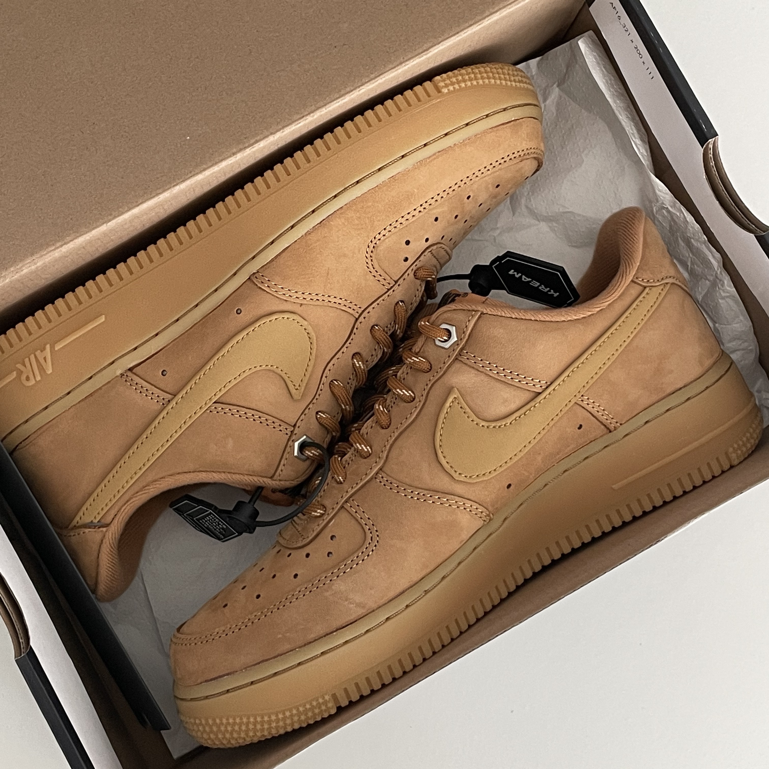 Nike Air Force 1 '07 WB Flax 착용 스타일