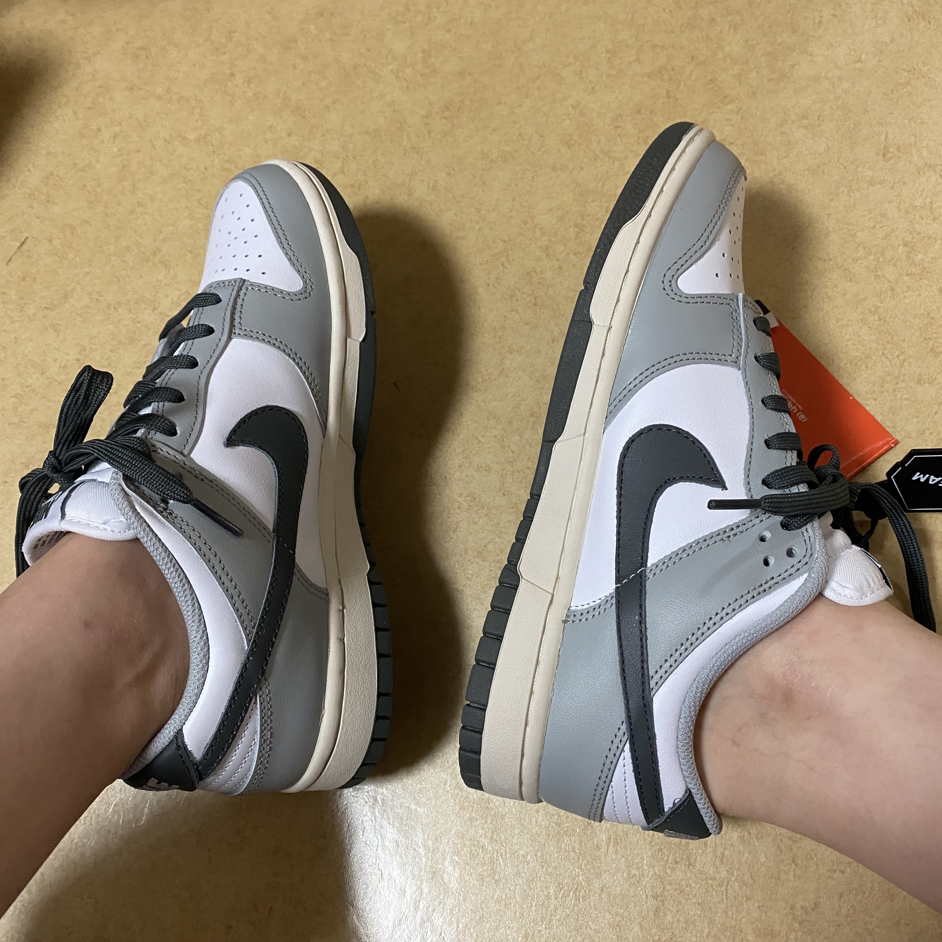(W) Nike Dunk Low Light Smoke Grey 착용 스타일