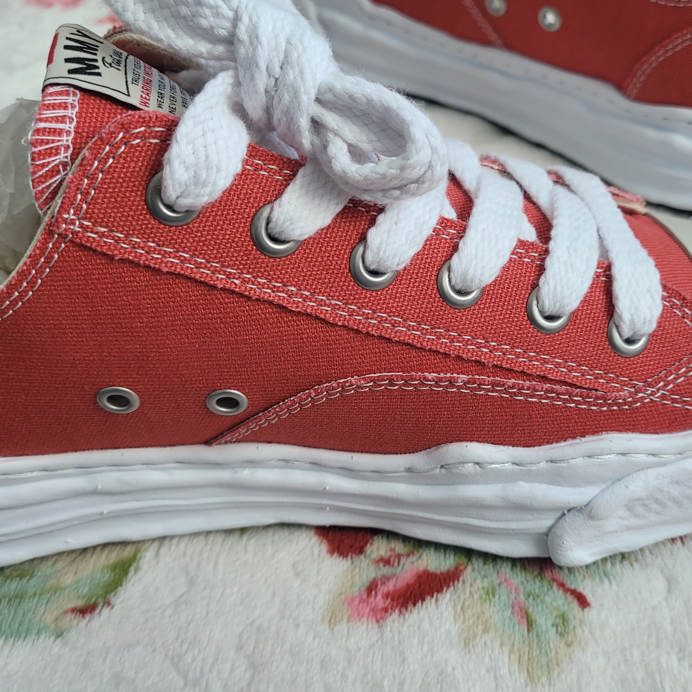 Maison Mihara Yasuhiro Hank OG Sole Canvas Low-top Sneakers Orange 착용 스타일 - 4
