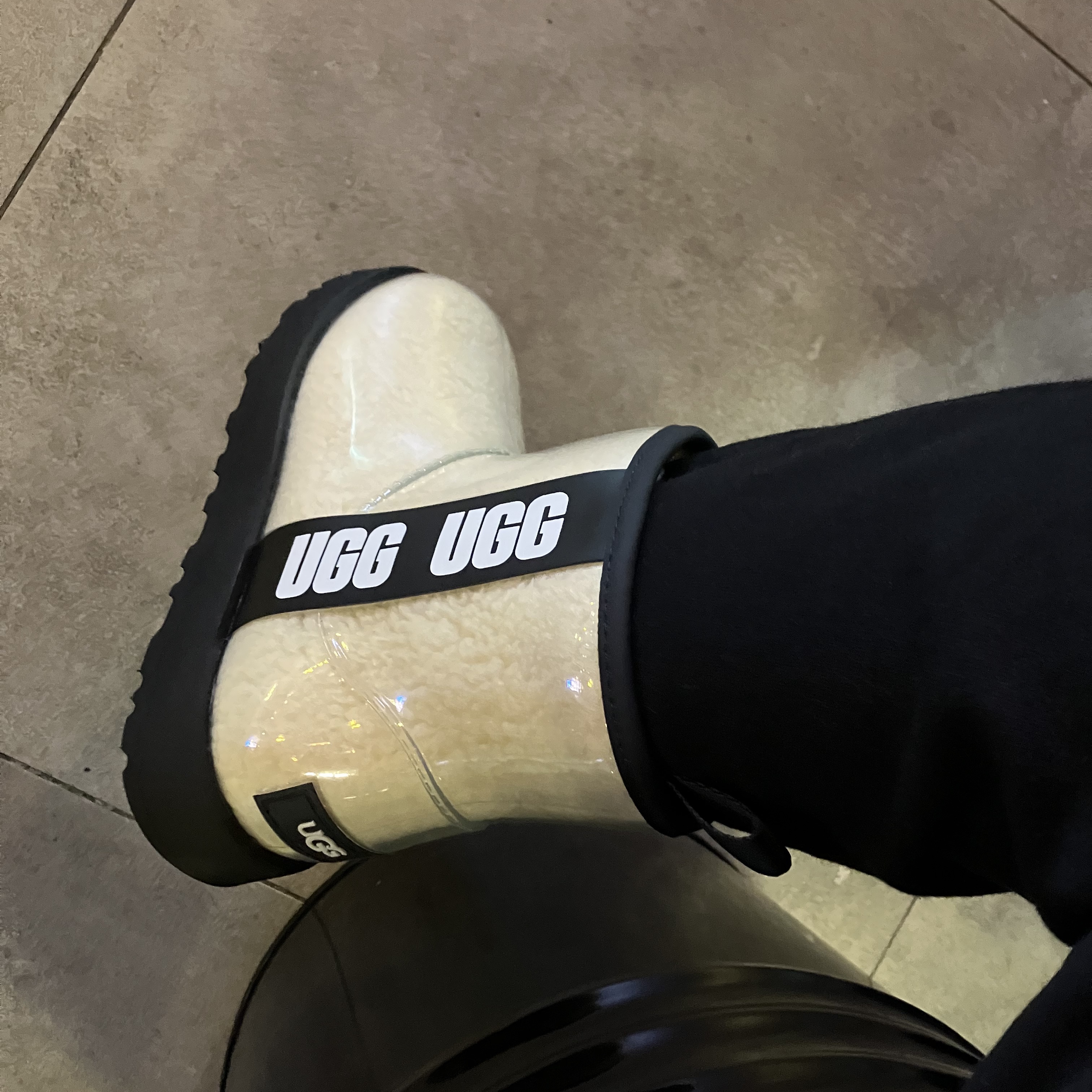 (W) UGG Classic Clear Mini Boots Natural Black 착용 스타일