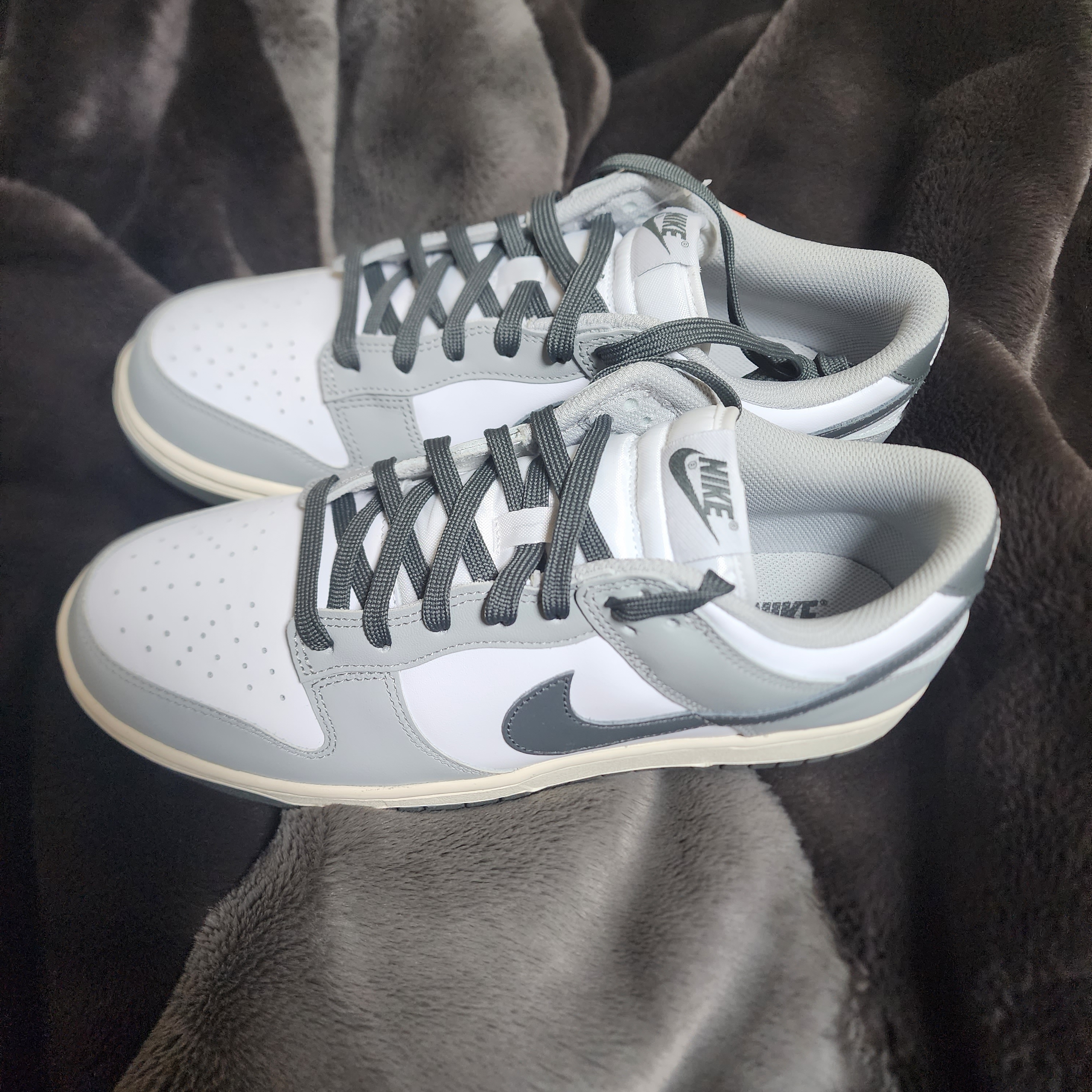 (W) Nike Dunk Low Light Smoke Grey 착용 스타일 - 1